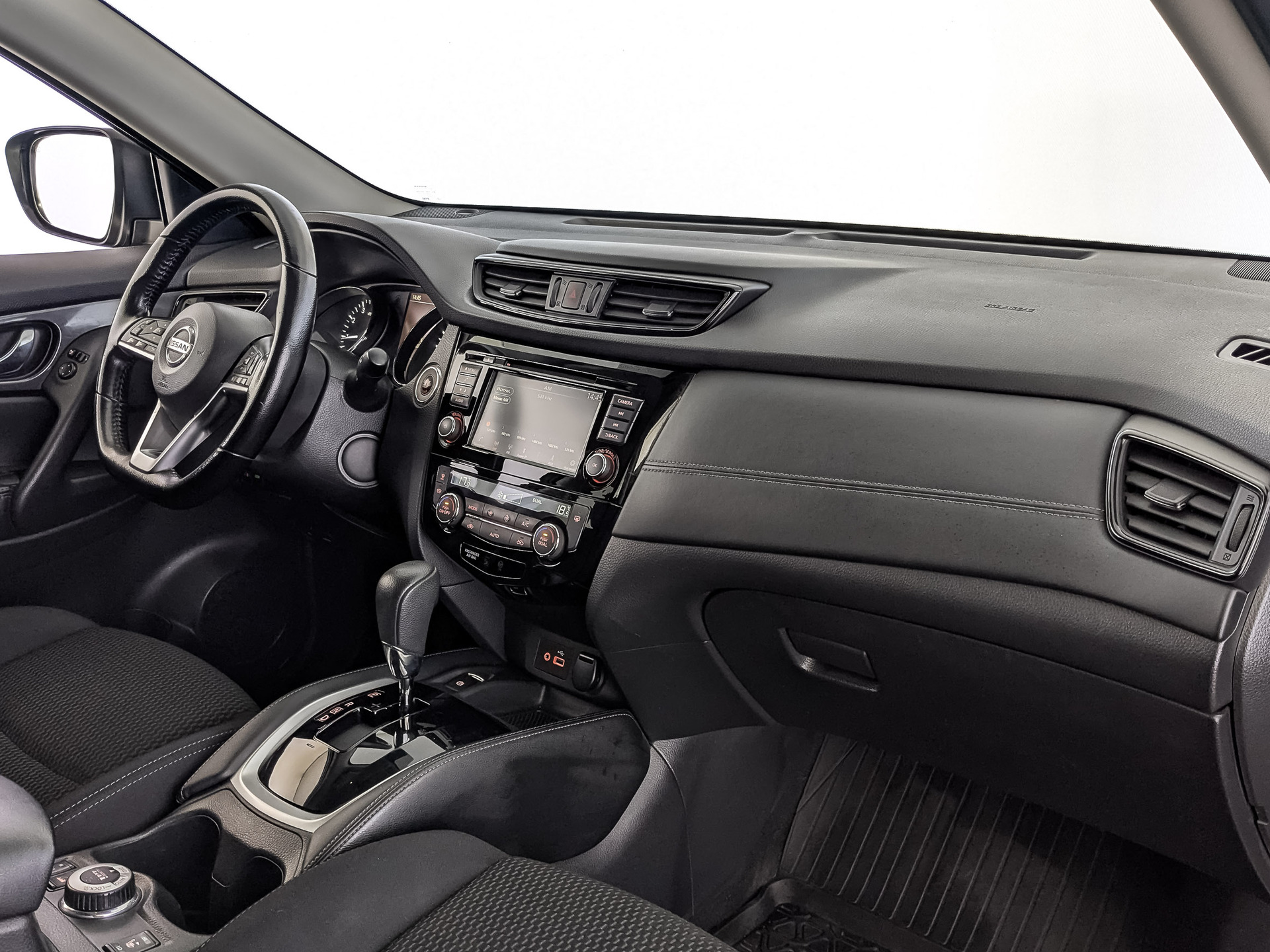 NISSAN X-Trail 2.00 (144 л.с), автомат, 2021, пробег 131 000 км