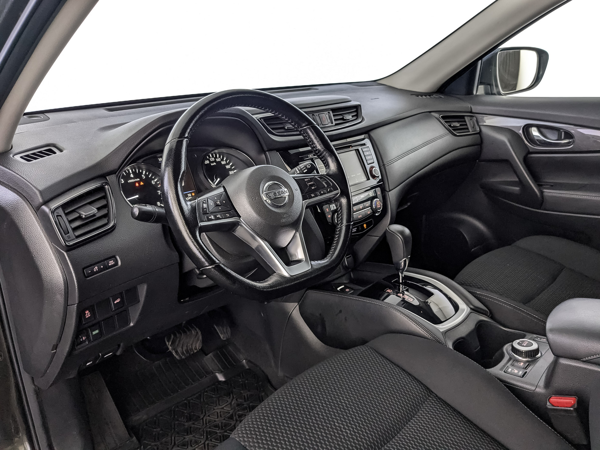 NISSAN X-Trail 2.00 (144 л.с), автомат, 2021, пробег 131 000 км