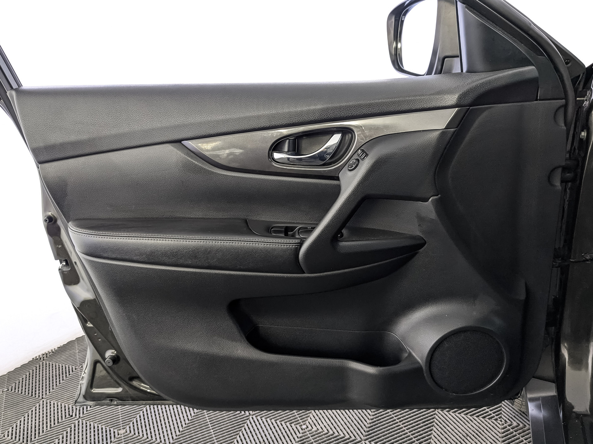 NISSAN X-Trail 2.00 (144 л.с), автомат, 2021, пробег 131 000 км