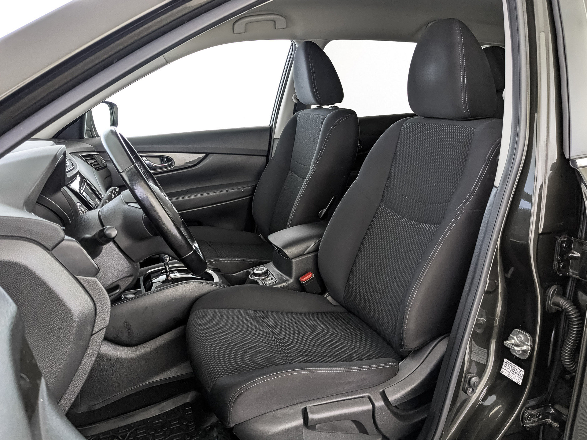 NISSAN X-Trail 2.00 (144 л.с), автомат, 2021, пробег 131 000 км