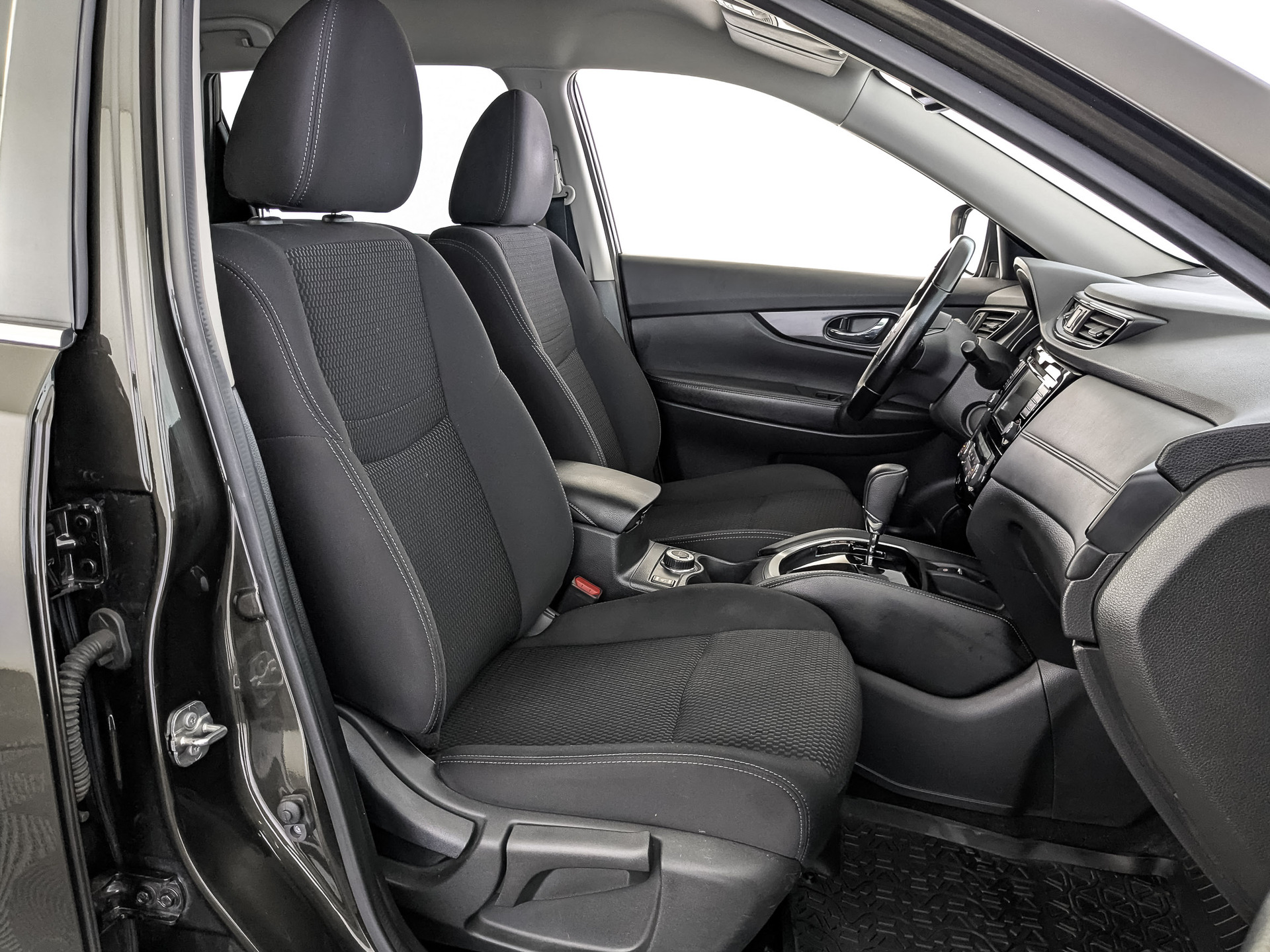 NISSAN X-Trail 2.00 (144 л.с), автомат, 2021, пробег 131 000 км