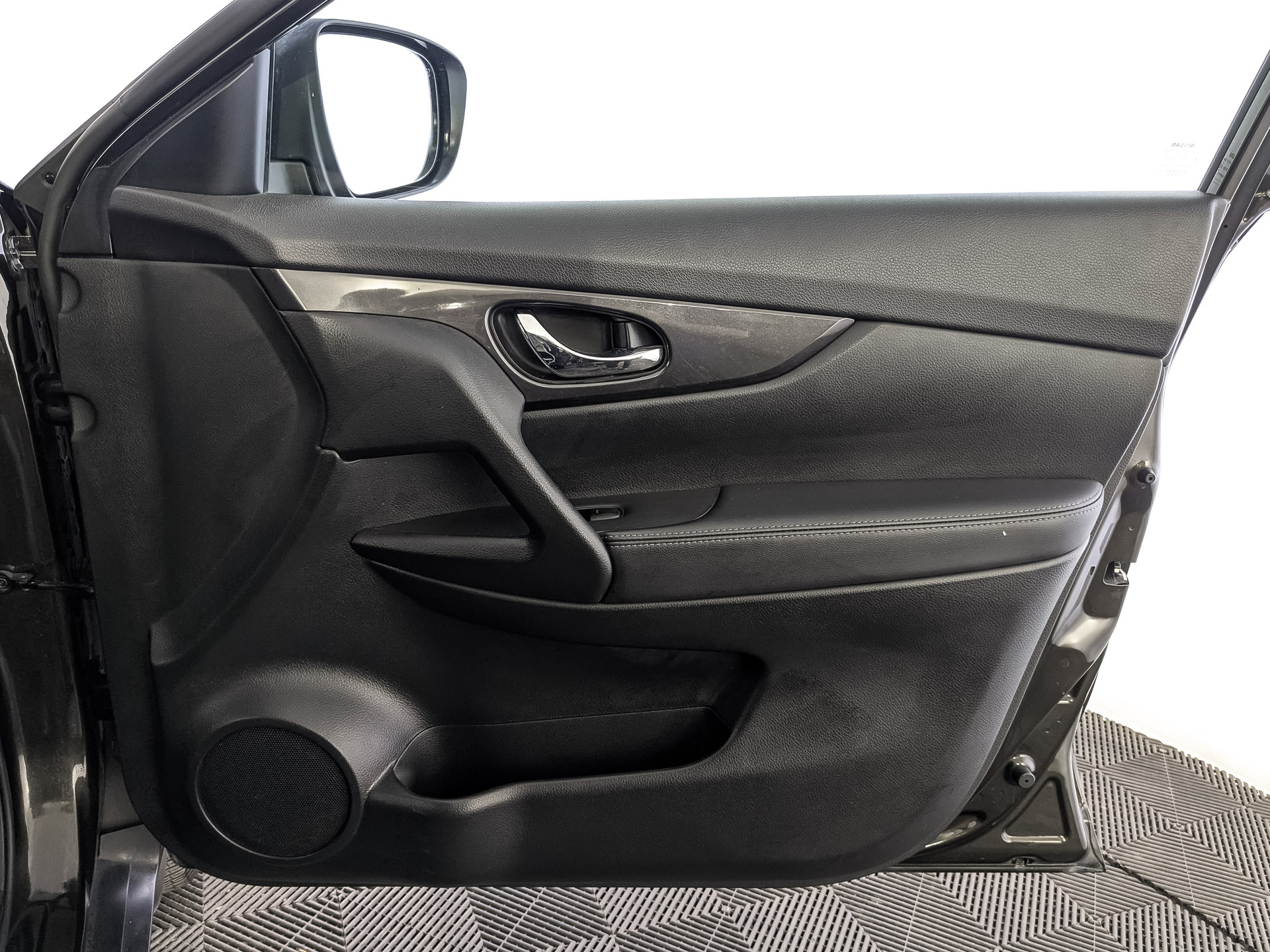 NISSAN X-Trail 2.00 (144 л.с), автомат, 2021, пробег 131 000 км