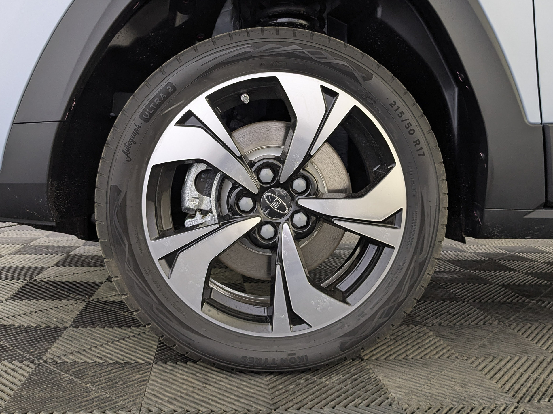 Фото Москвич 3 Комфорт с телематикой 1.5T/136 CVT 5D