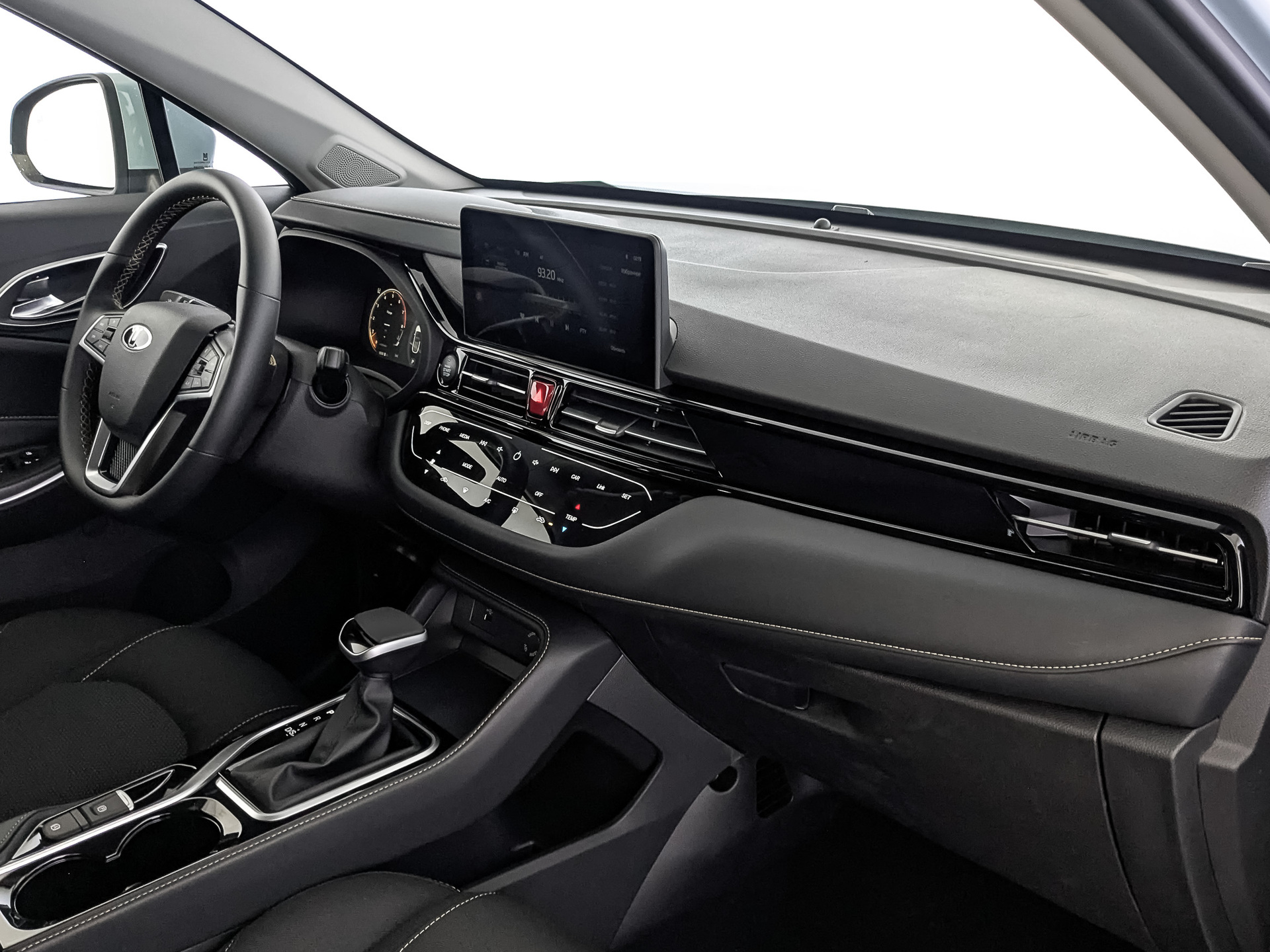 Фото Москвич 3 Комфорт с телематикой 1.5T/136 CVT 5D