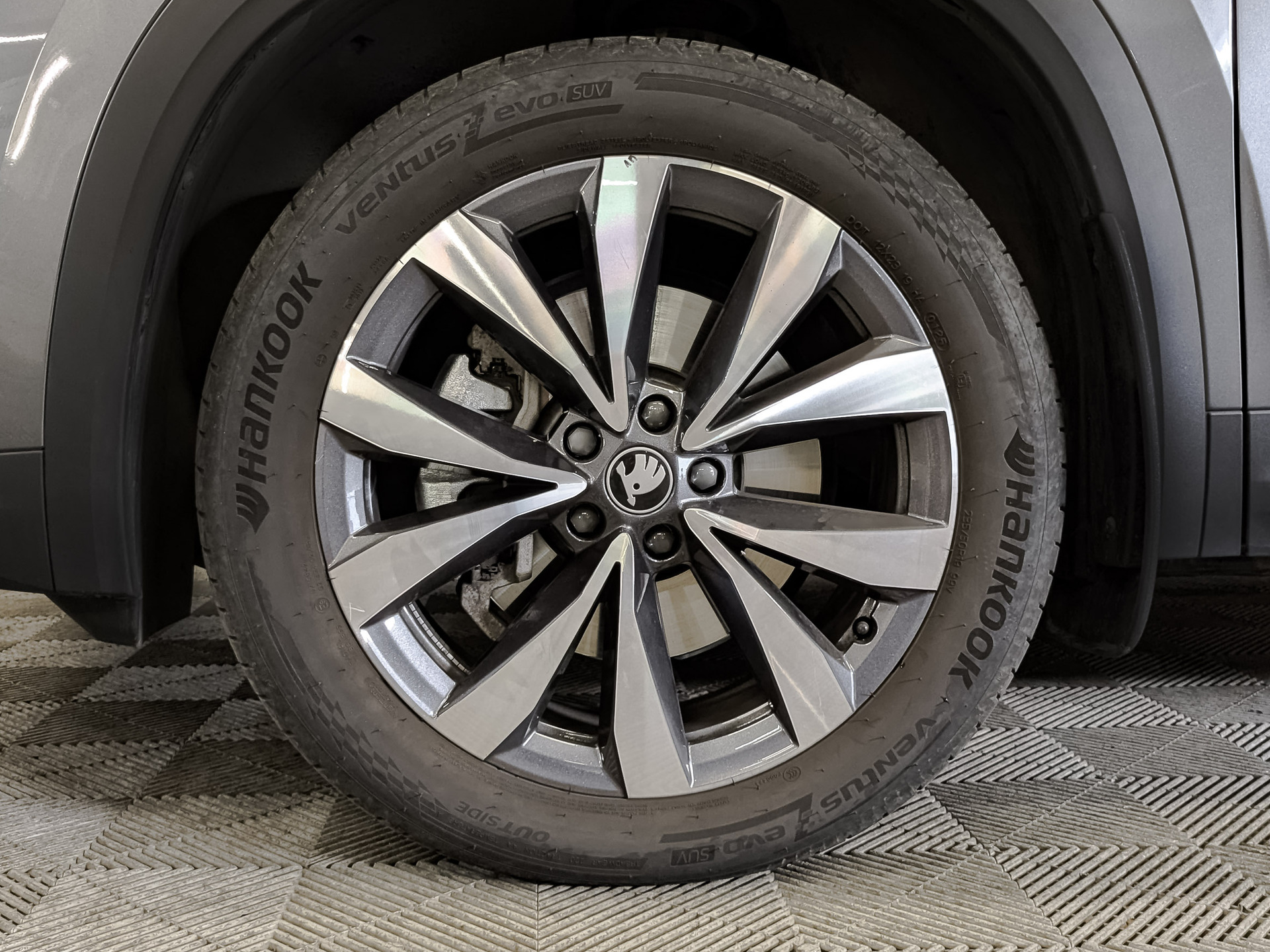 SKODA Kodiaq 2.00 (190 л.с), автомат, 2025, пробег 4 232 км