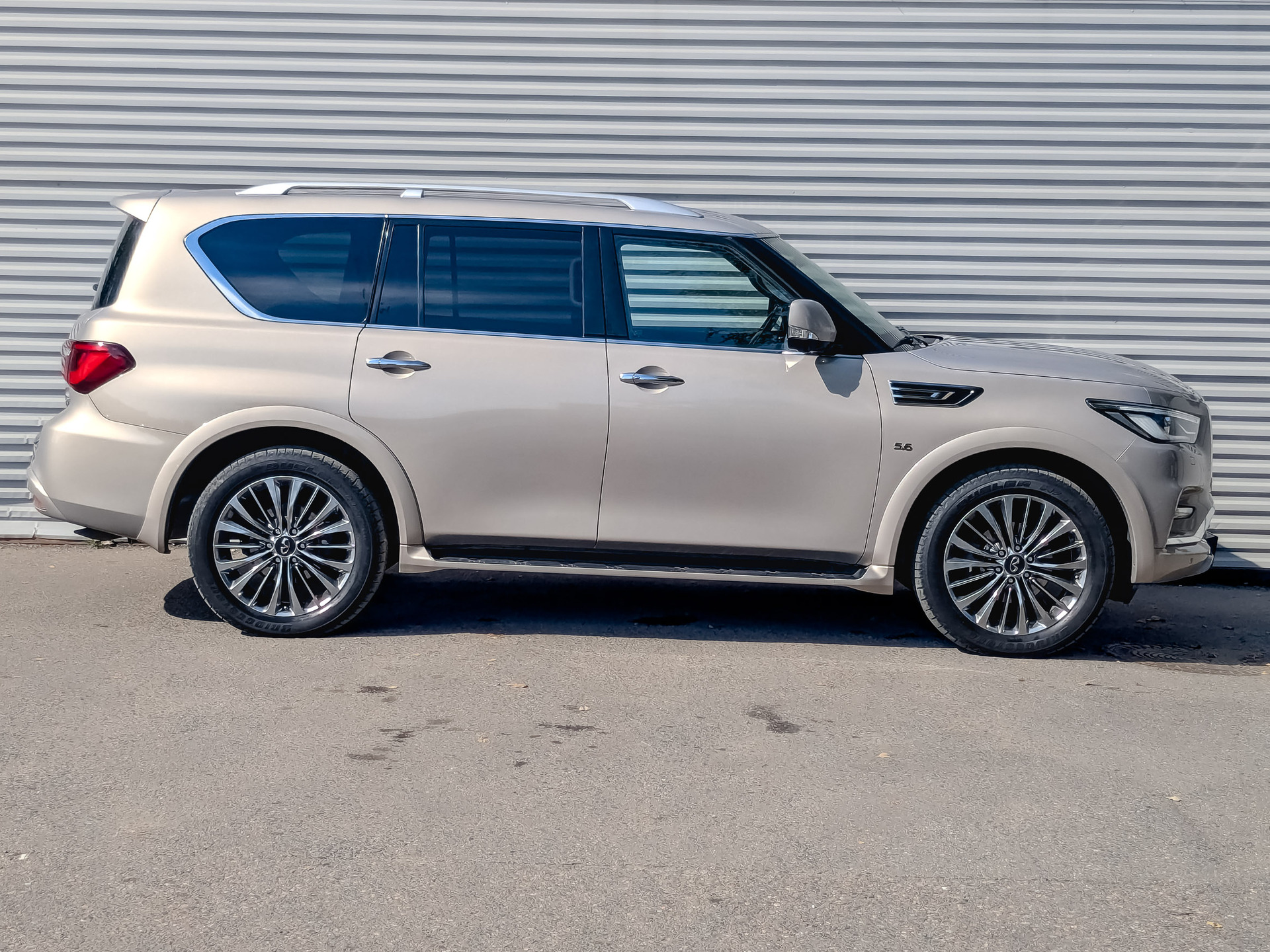 INFINITI QX80 5.60 (405 л.с), автомат, 2019, пробег 137 388 км