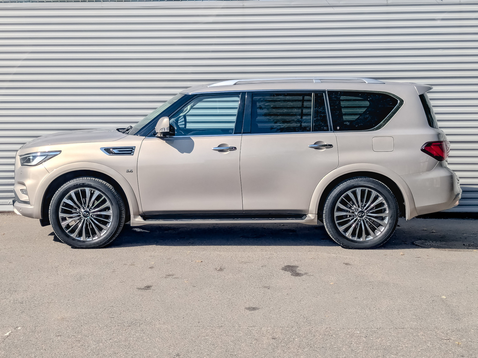 INFINITI QX80 5.60 (405 л.с), автомат, 2019, пробег 137 388 км