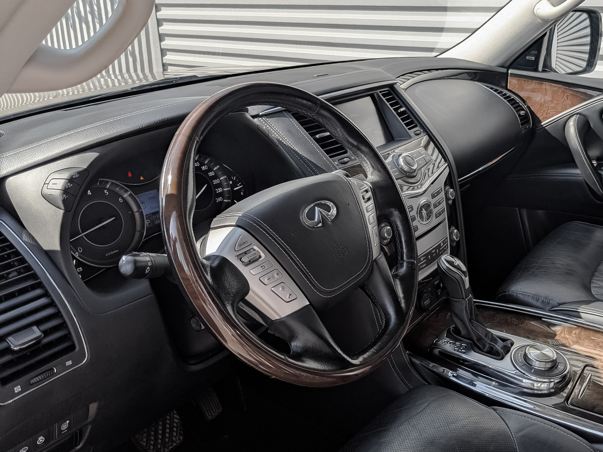 INFINITI QX80 5.60 (405 л.с), автомат, 2019, пробег 137 388 км