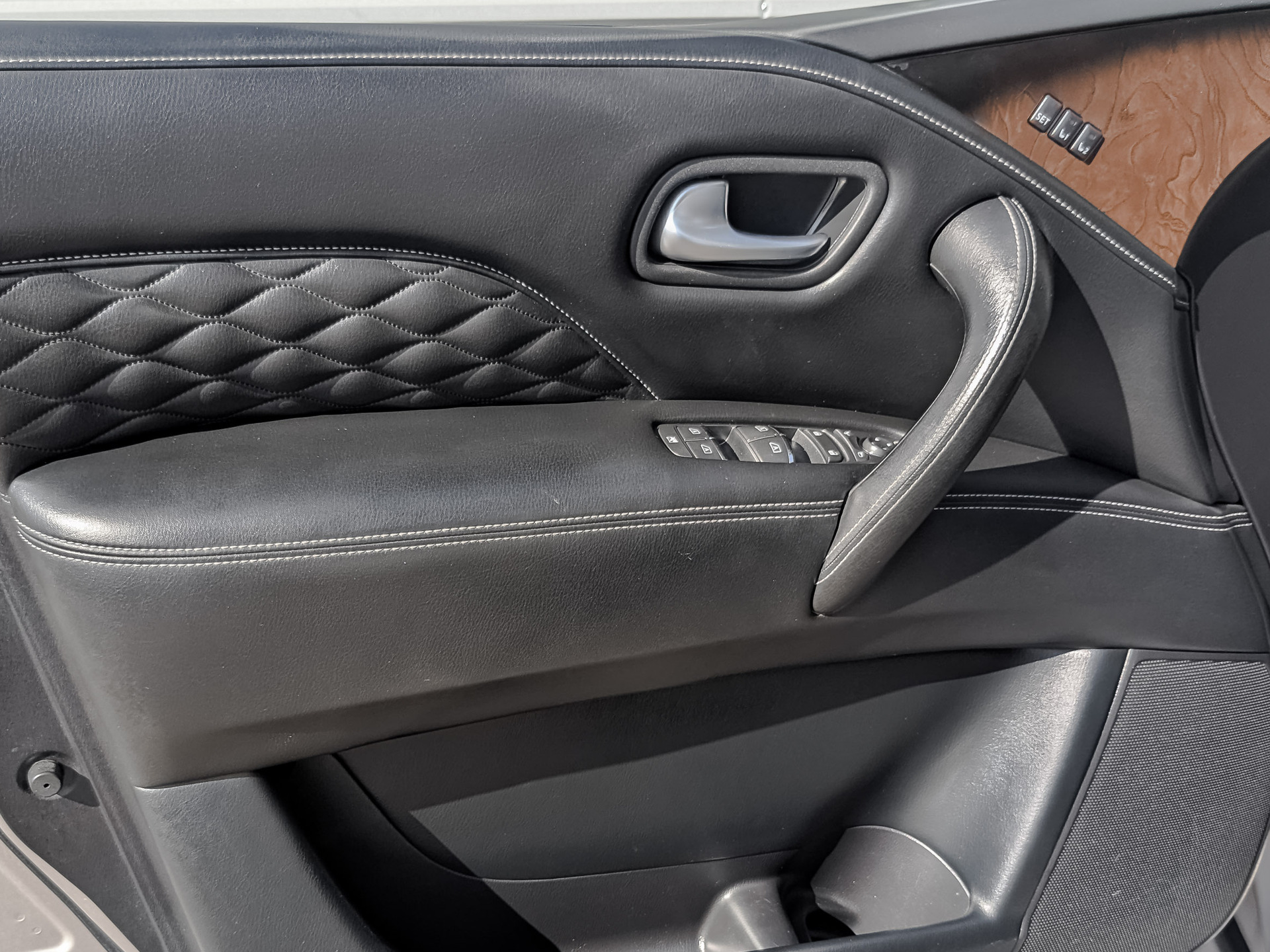 INFINITI QX80 5.60 (405 л.с), автомат, 2019, пробег 137 388 км