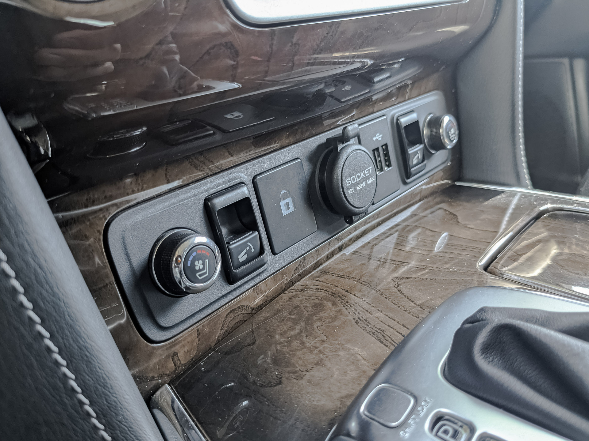 INFINITI QX80 5.60 (405 л.с), автомат, 2019, пробег 137 388 км