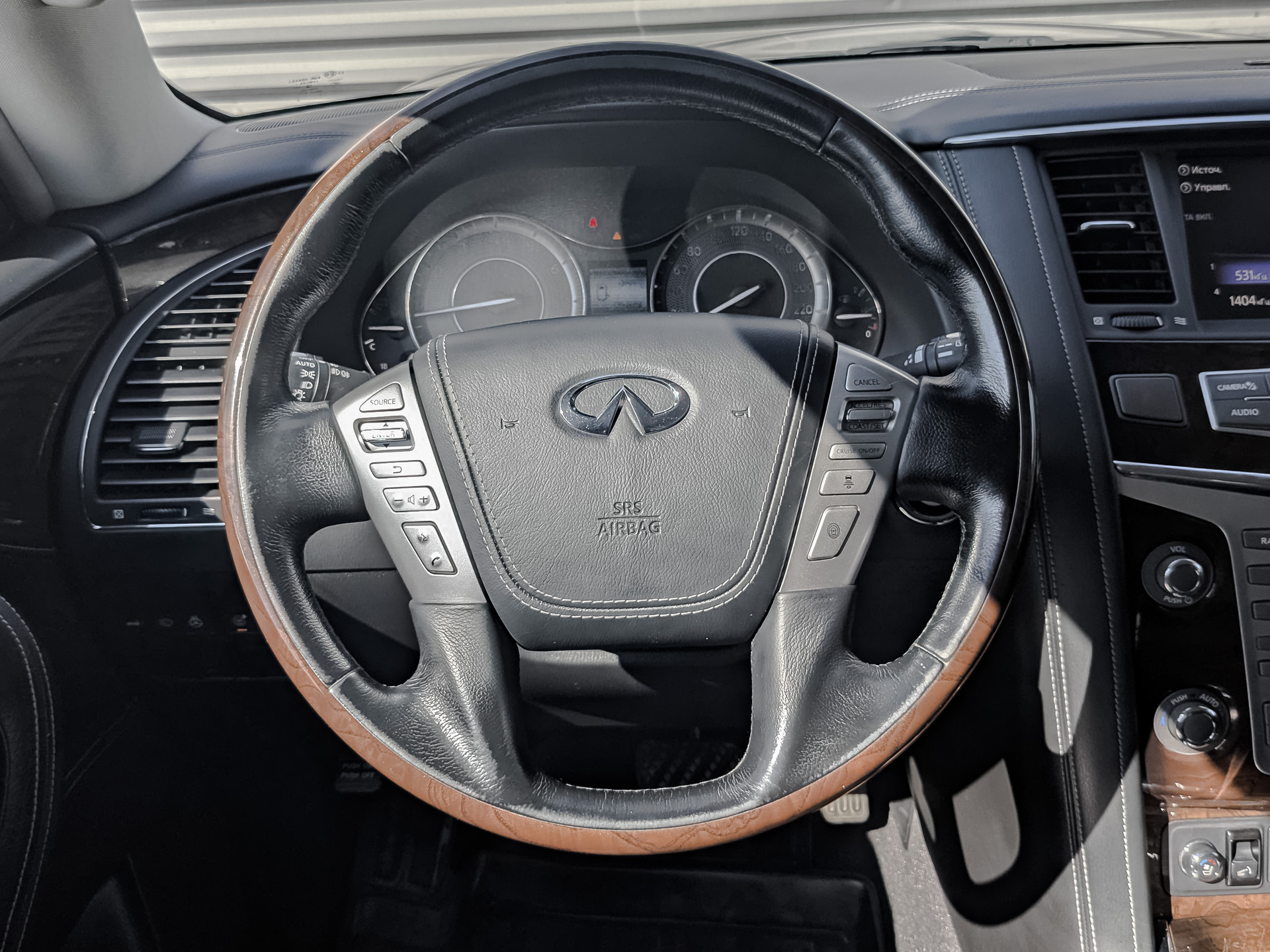 INFINITI QX80 5.60 (405 л.с), автомат, 2019, пробег 137 388 км