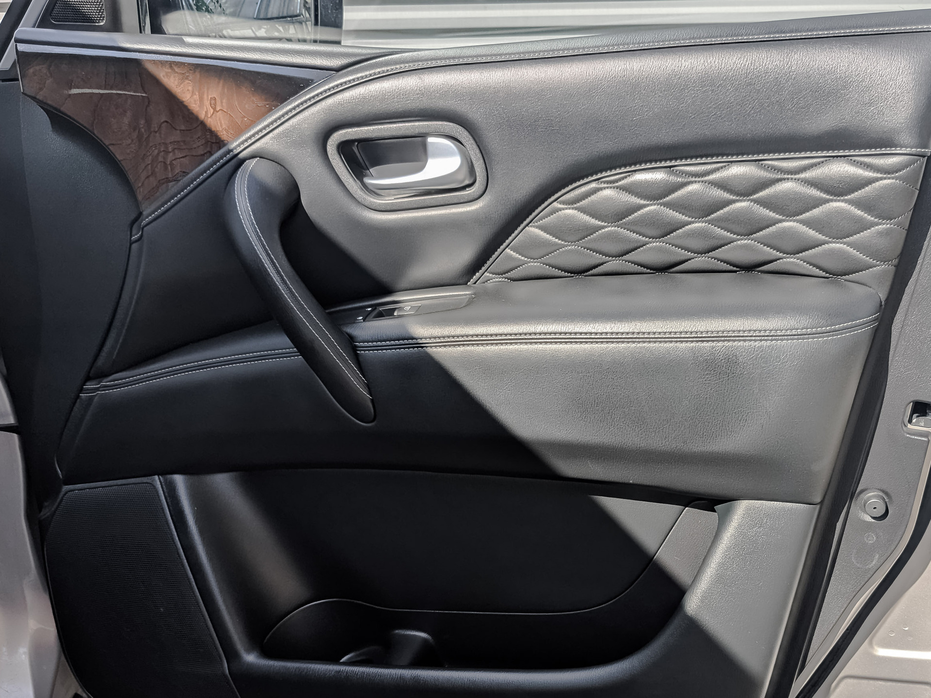 INFINITI QX80 5.60 (405 л.с), автомат, 2019, пробег 137 388 км