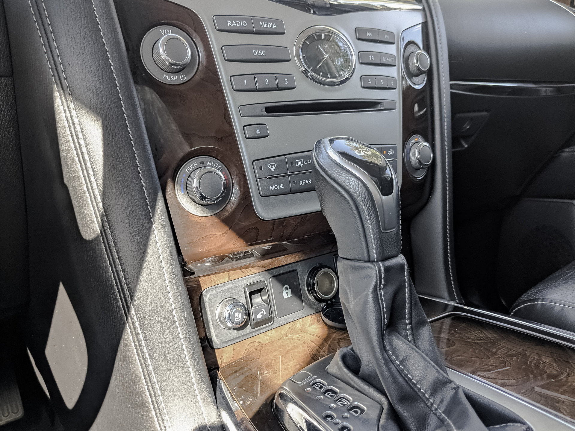 INFINITI QX80 5.60 (405 л.с), автомат, 2019, пробег 137 388 км