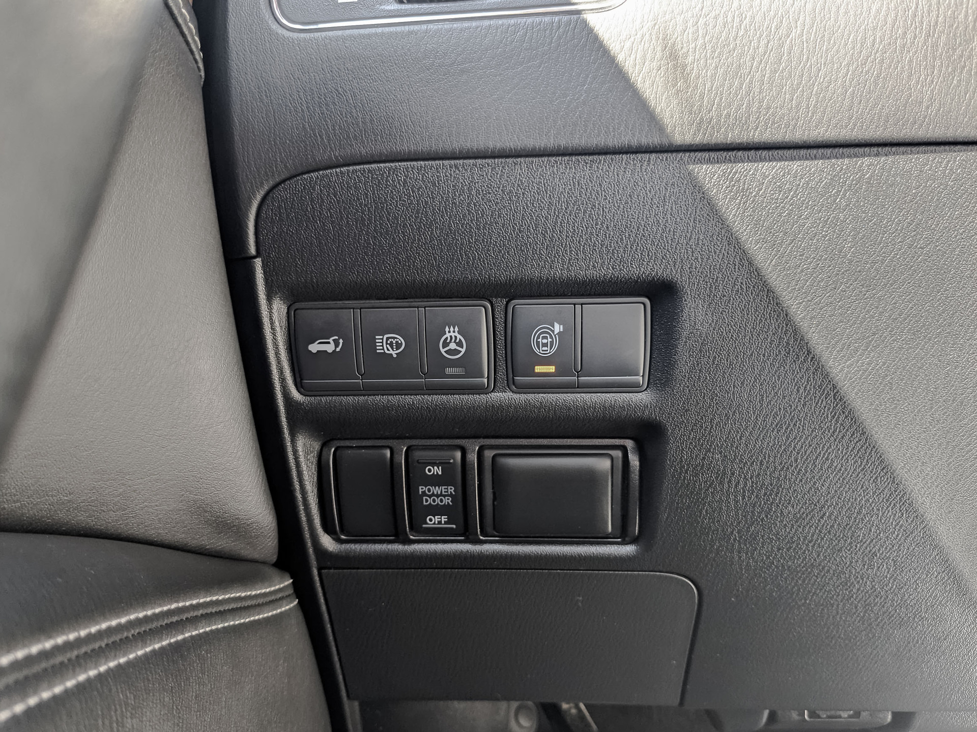 INFINITI QX80 5.60 (405 л.с), автомат, 2019, пробег 137 388 км