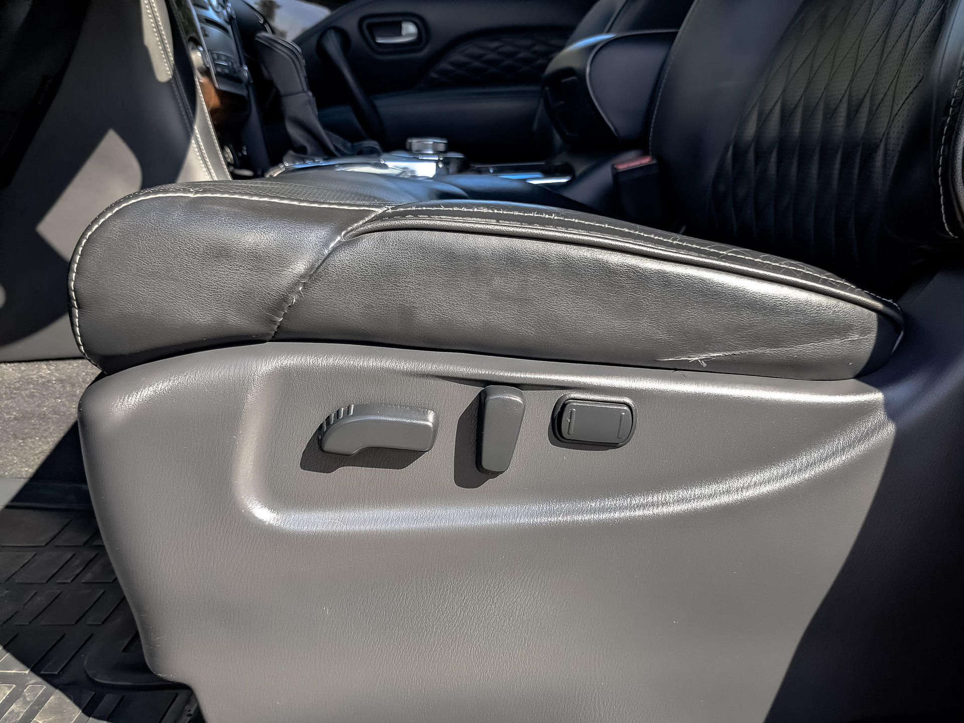 INFINITI QX80 5.60 (405 л.с), автомат, 2019, пробег 137 388 км
