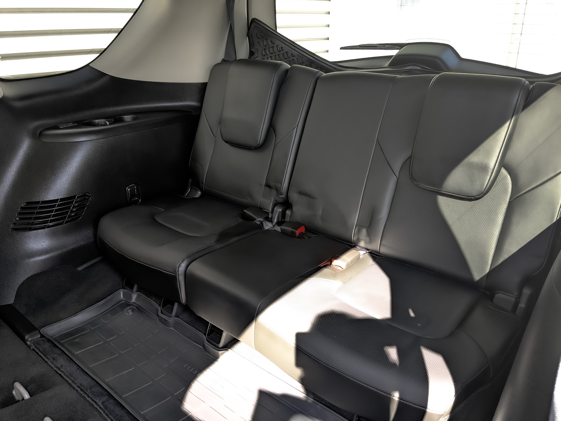 INFINITI QX80 5.60 (405 л.с), автомат, 2019, пробег 137 388 км