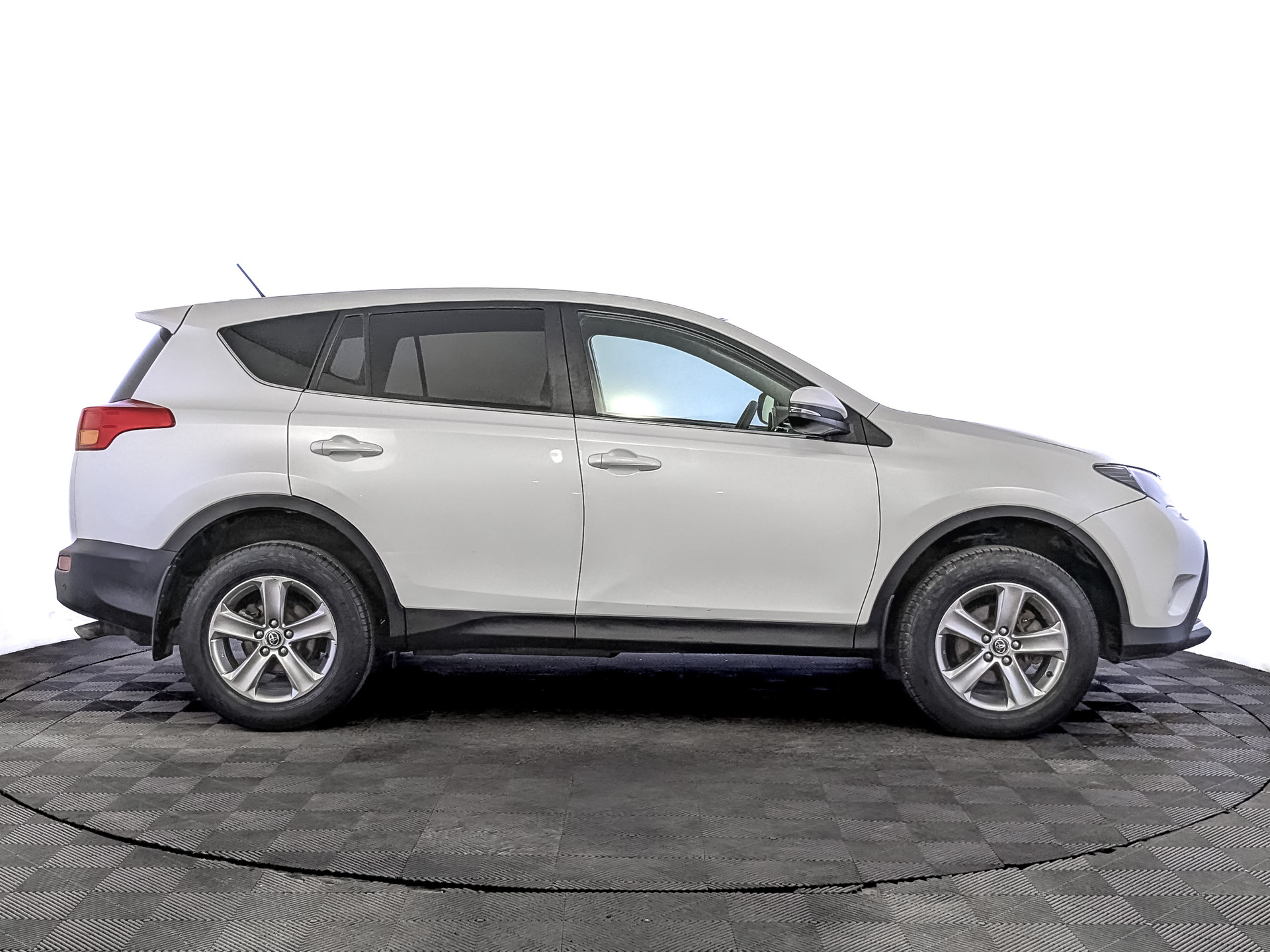 TOYOTA Rav-4 2.00 (146 л.с), автомат, 2015, пробег 180 630 км