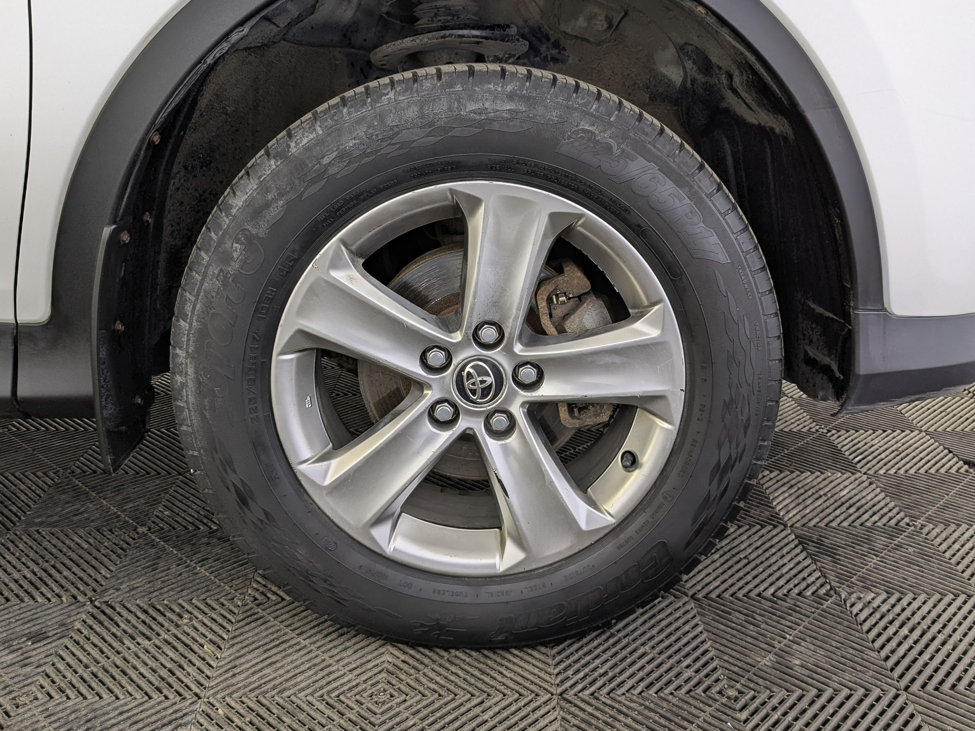TOYOTA Rav-4 2.00 (146 л.с), автомат, 2015, пробег 180 630 км