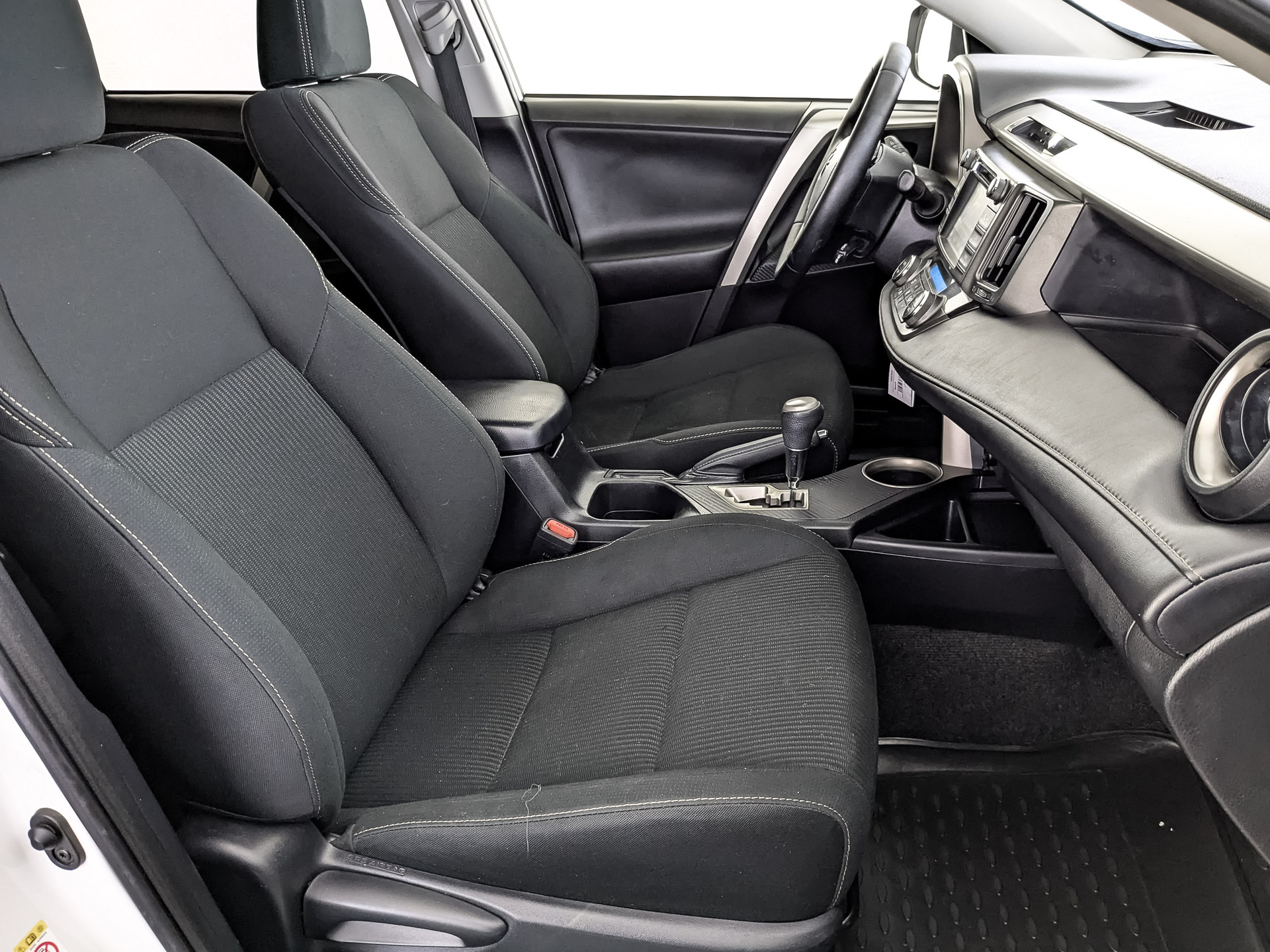 TOYOTA Rav-4 2.00 (146 л.с), автомат, 2015, пробег 180 630 км