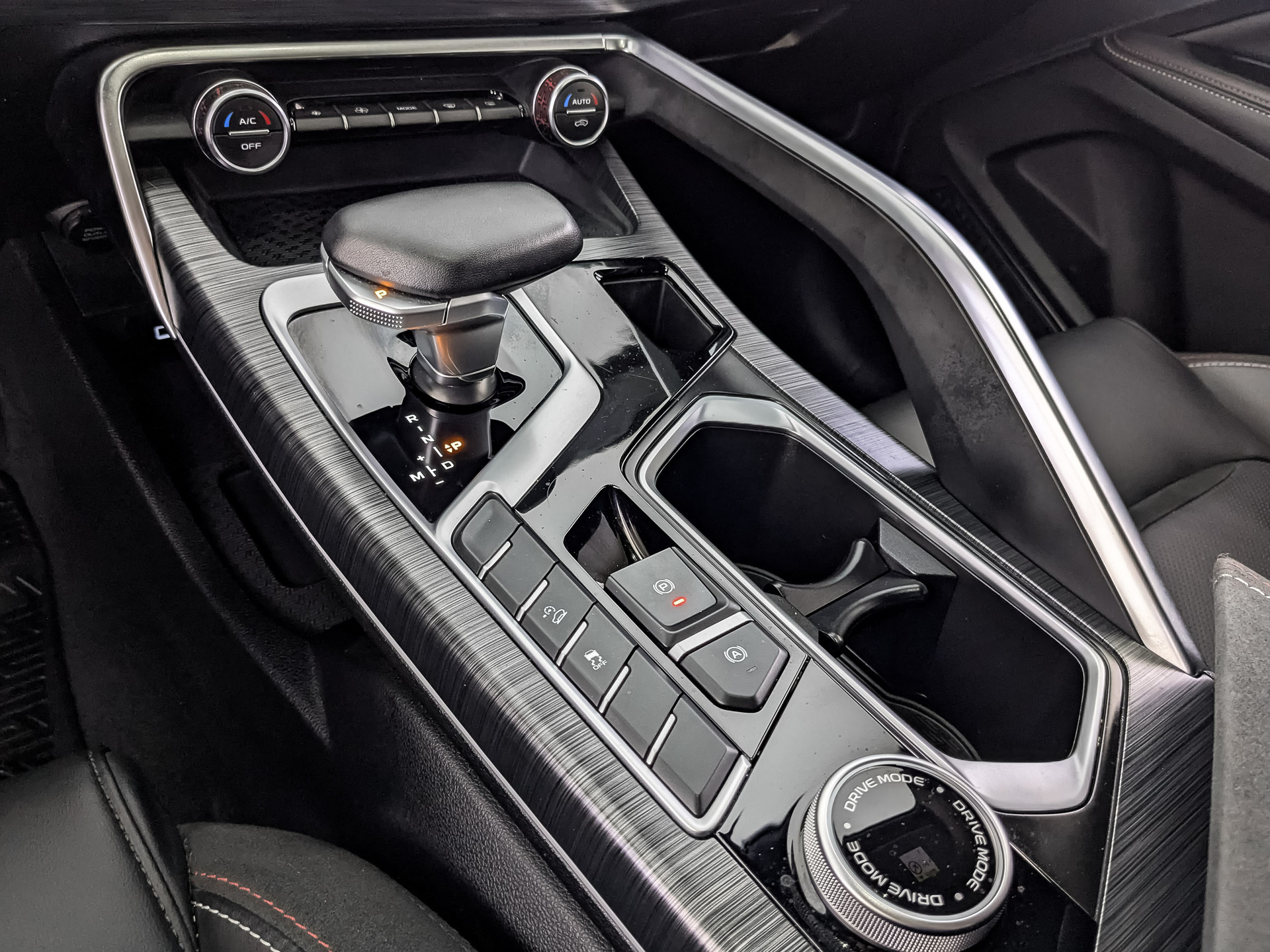 GEELY Tugella 2.00 (199 л.с), автомат, 2024, пробег 70 180 км
