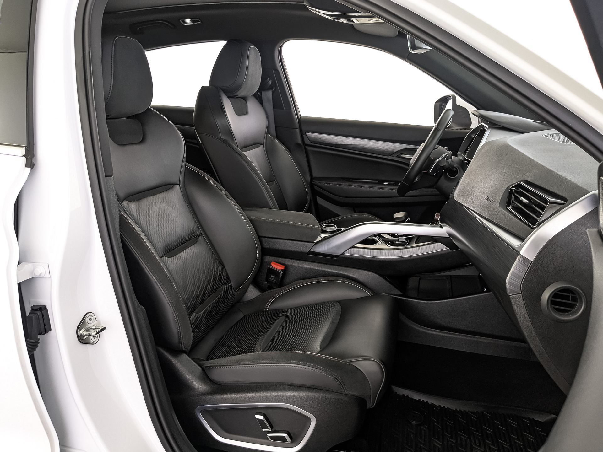 GEELY Tugella 2.00 (199 л.с), автомат, 2024, пробег 70 180 км