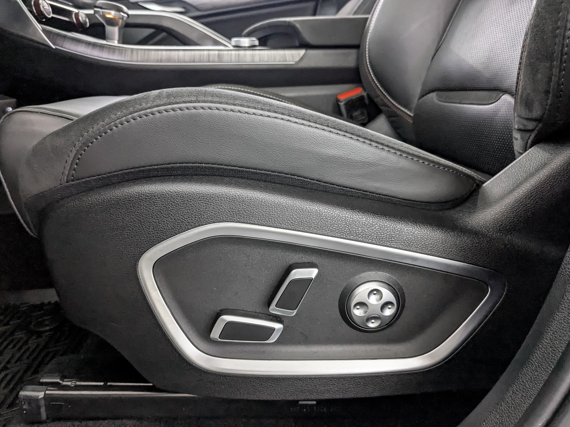 GEELY Tugella 2.00 (199 л.с), автомат, 2024, пробег 70 180 км