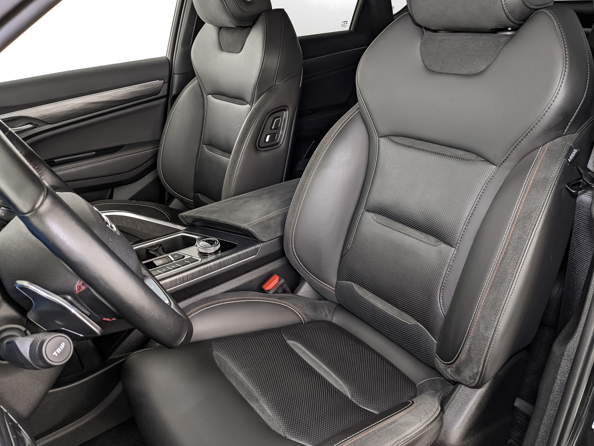 GEELY Tugella 2.00 (238 л.с), автомат, 2024, пробег 22 077 км