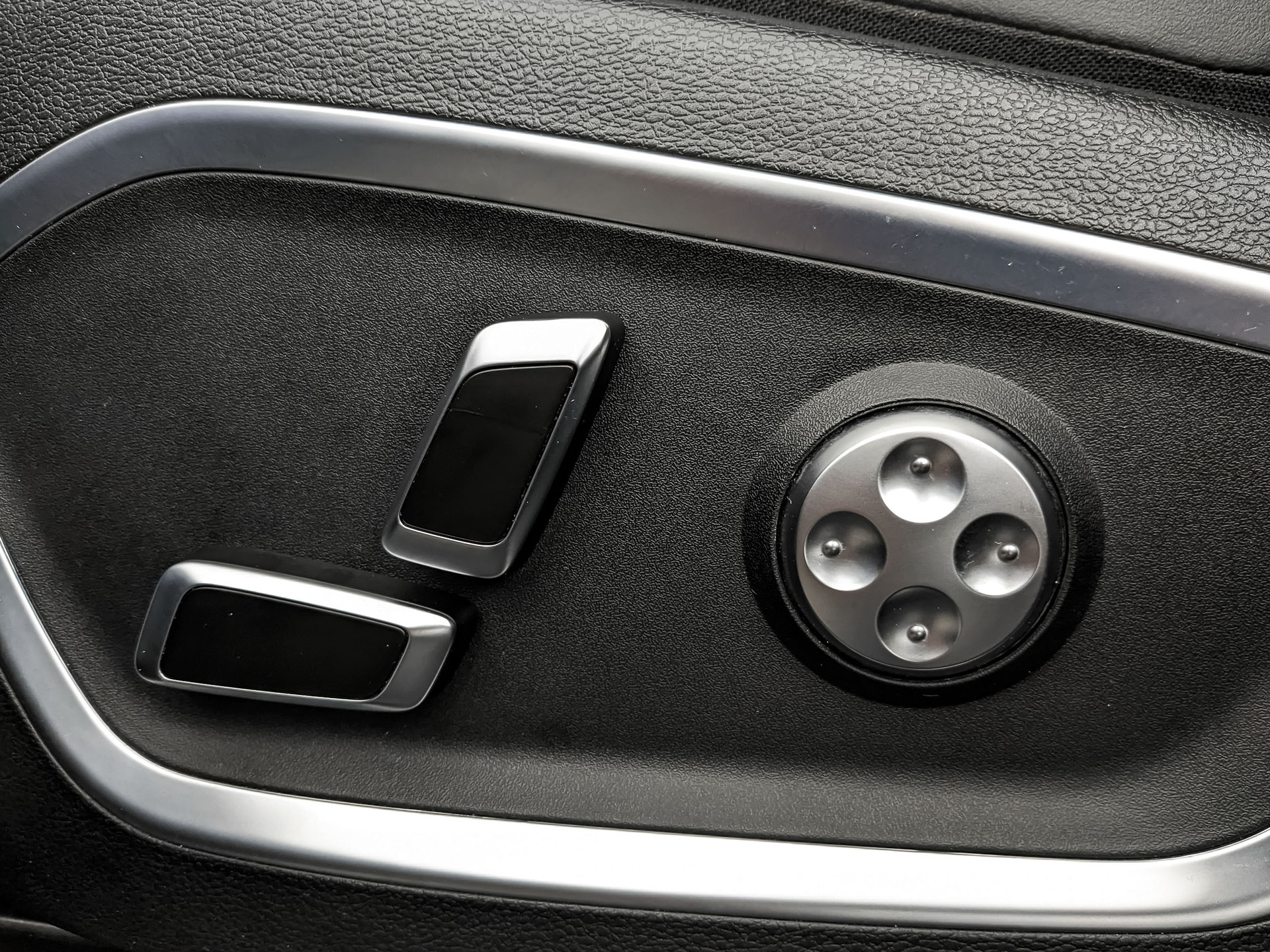 GEELY Tugella 2.00 (238 л.с), автомат, 2024, пробег 22 077 км