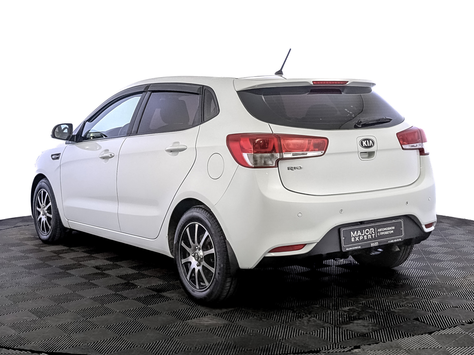 KIA Rio 1.60 (123 л.с), механическая, 2015, пробег 86 989 км