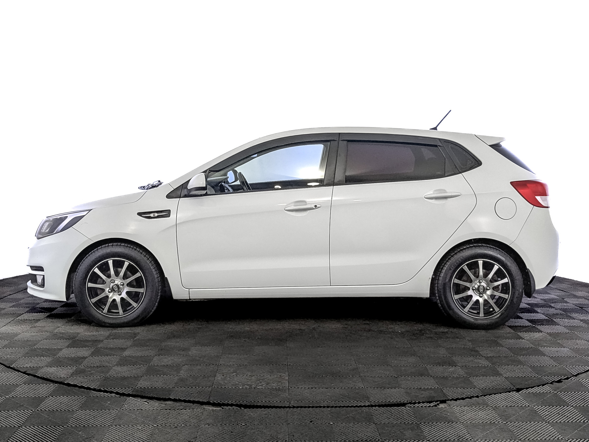 KIA Rio 1.60 (123 л.с), механическая, 2015, пробег 86 989 км