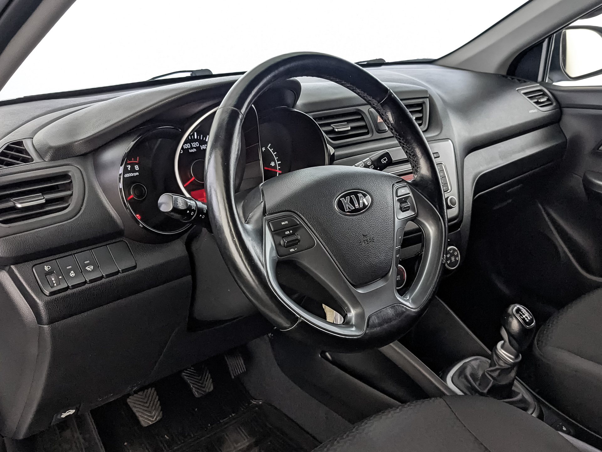 KIA Rio 1.60 (123 л.с), механическая, 2015, пробег 86 989 км