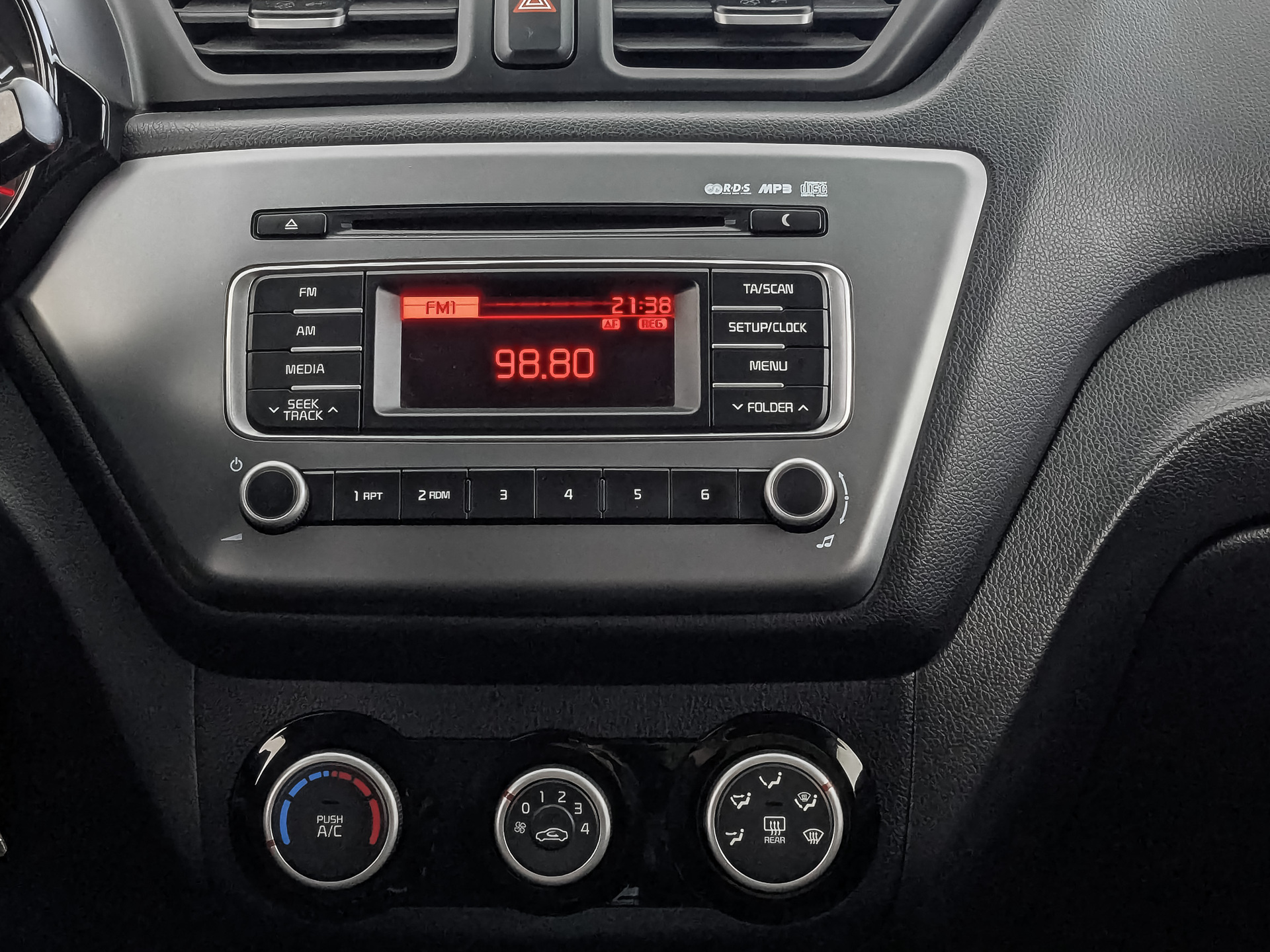 KIA Rio 1.60 (123 л.с), механическая, 2015, пробег 86 989 км