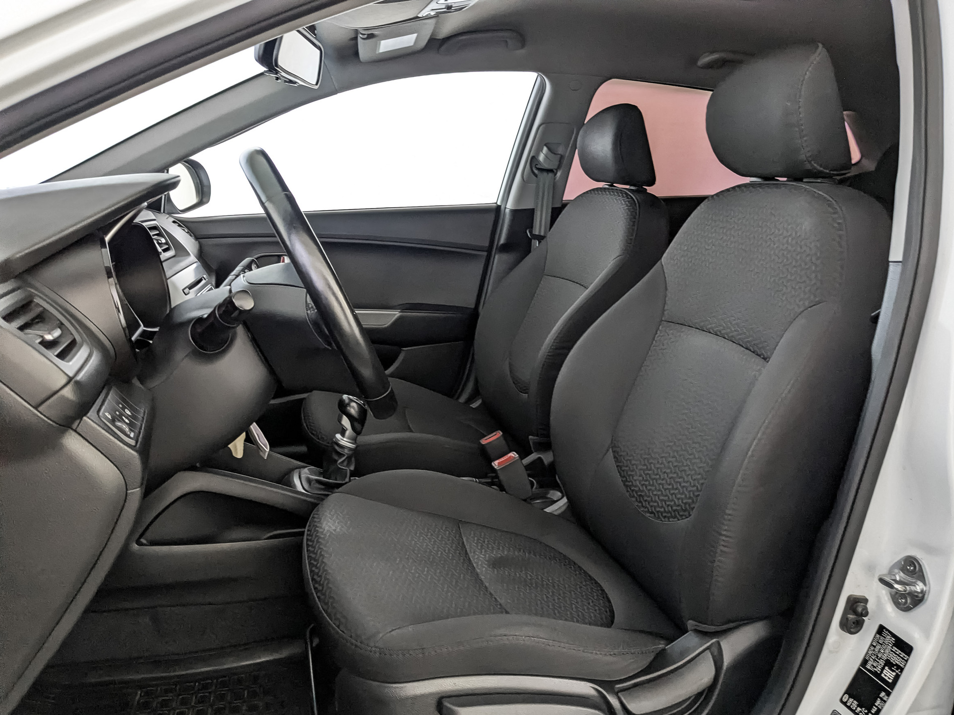 KIA Rio 1.60 (123 л.с), механическая, 2015, пробег 86 989 км
