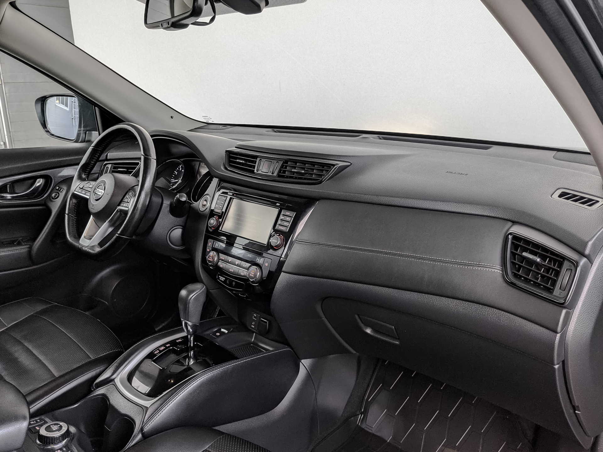 NISSAN X-Trail 2.00 (144 л.с), автомат, 2020, пробег 43 945 км