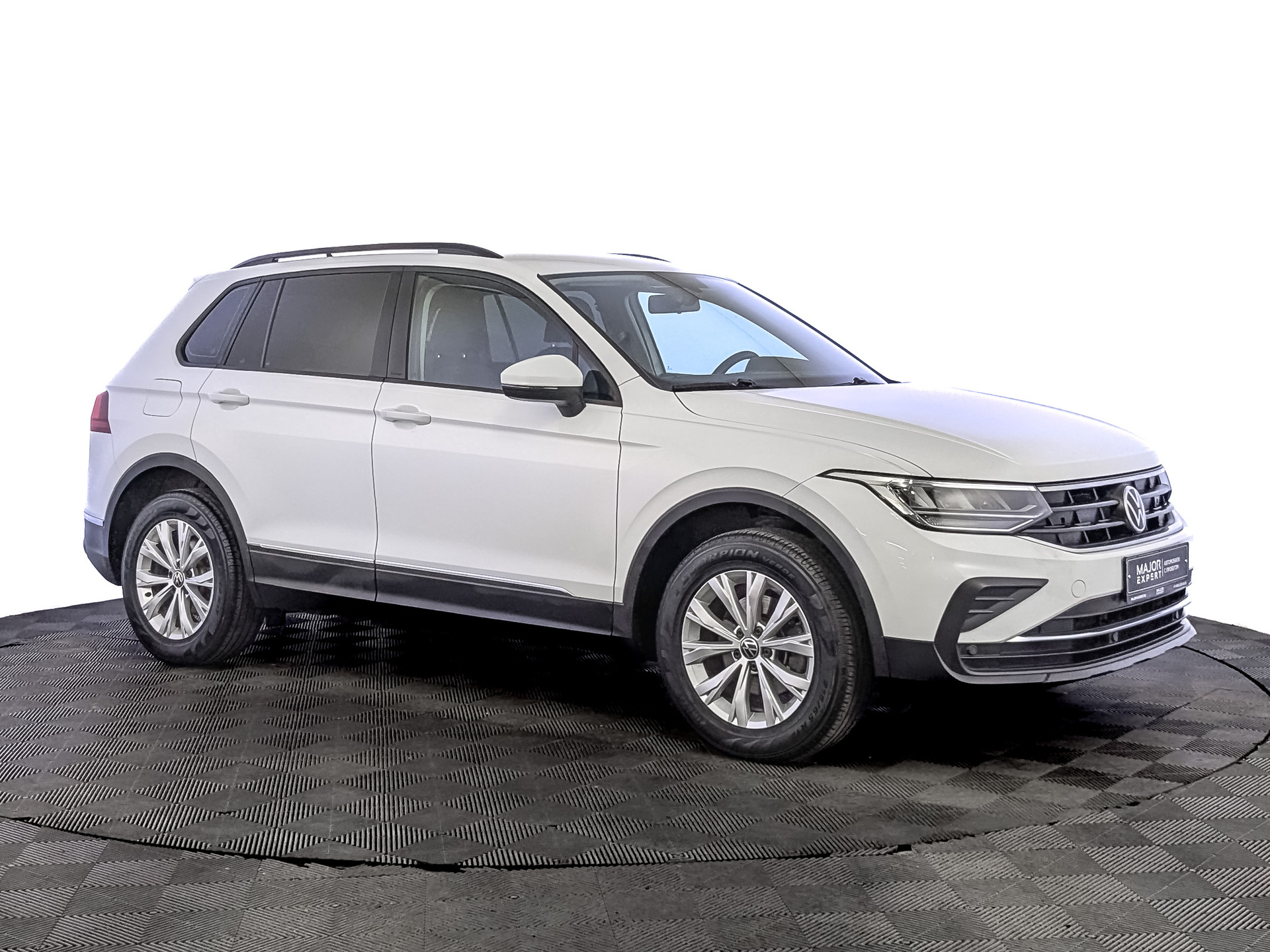 VOLKSWAGEN Tiguan 1.40 (150 л.с), автомат, 2021, пробег 65 878 км