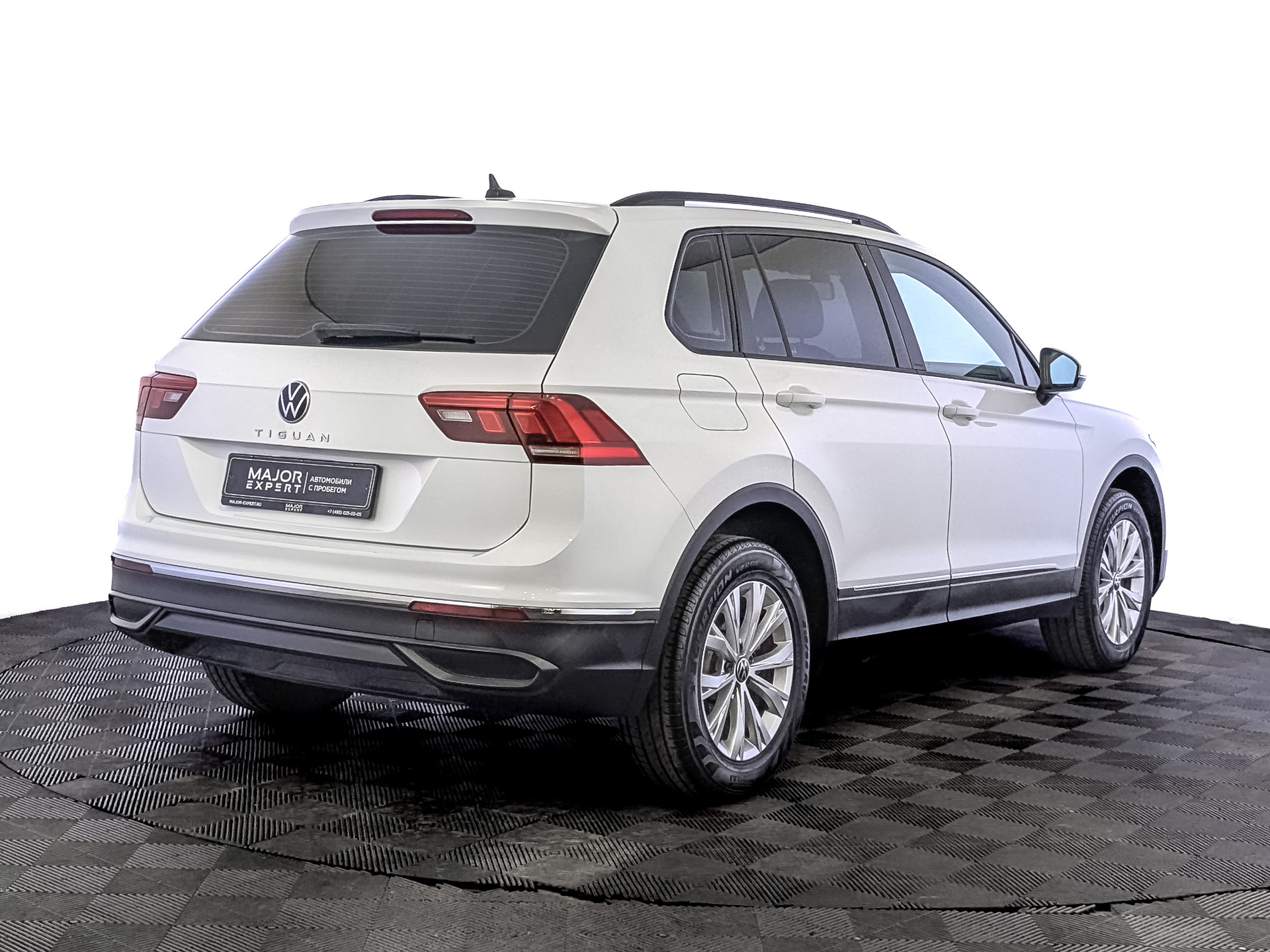 VOLKSWAGEN Tiguan 1.40 (150 л.с), автомат, 2021, пробег 65 878 км
