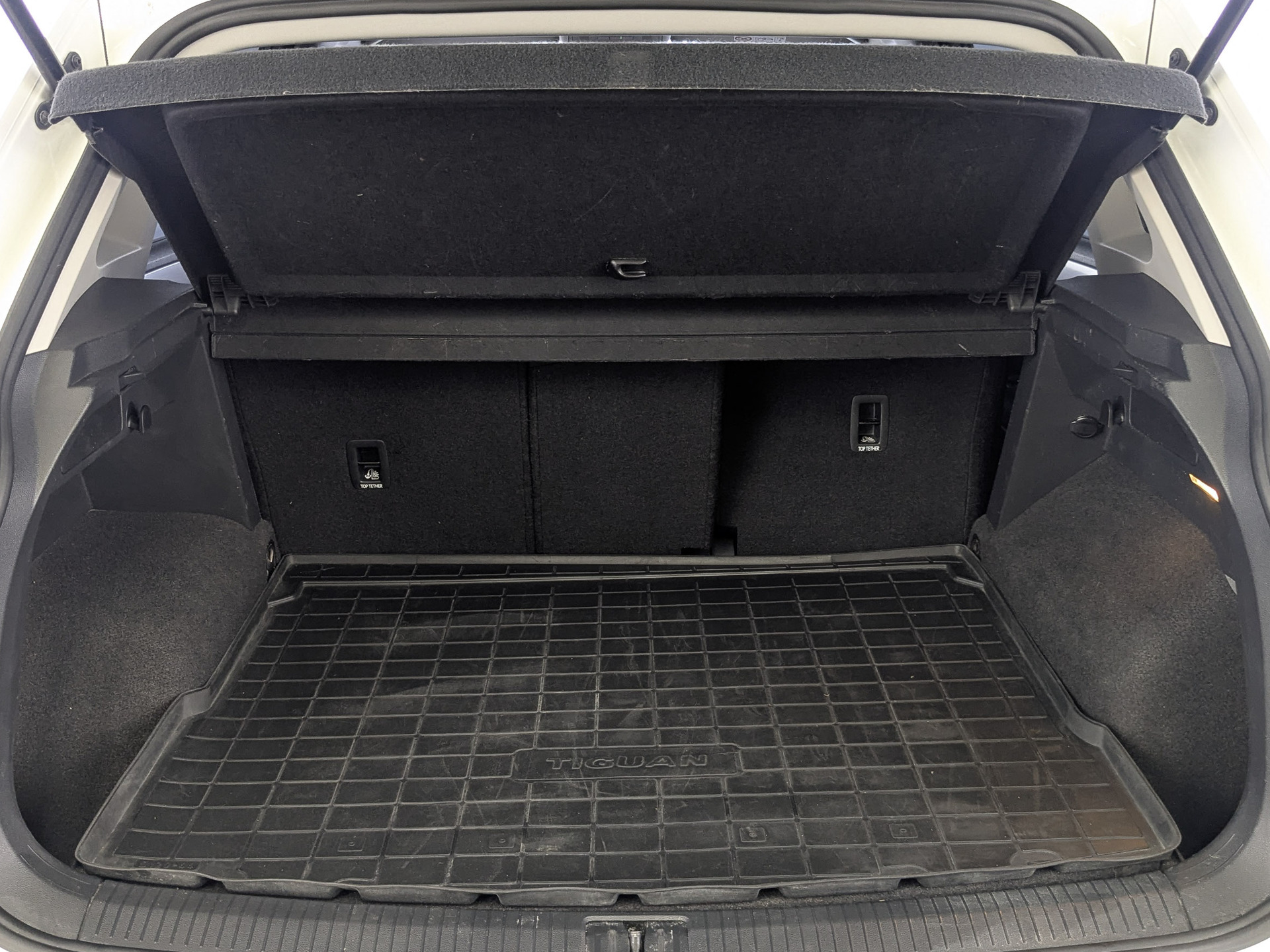 VOLKSWAGEN Tiguan 1.40 (150 л.с), автомат, 2021, пробег 65 878 км