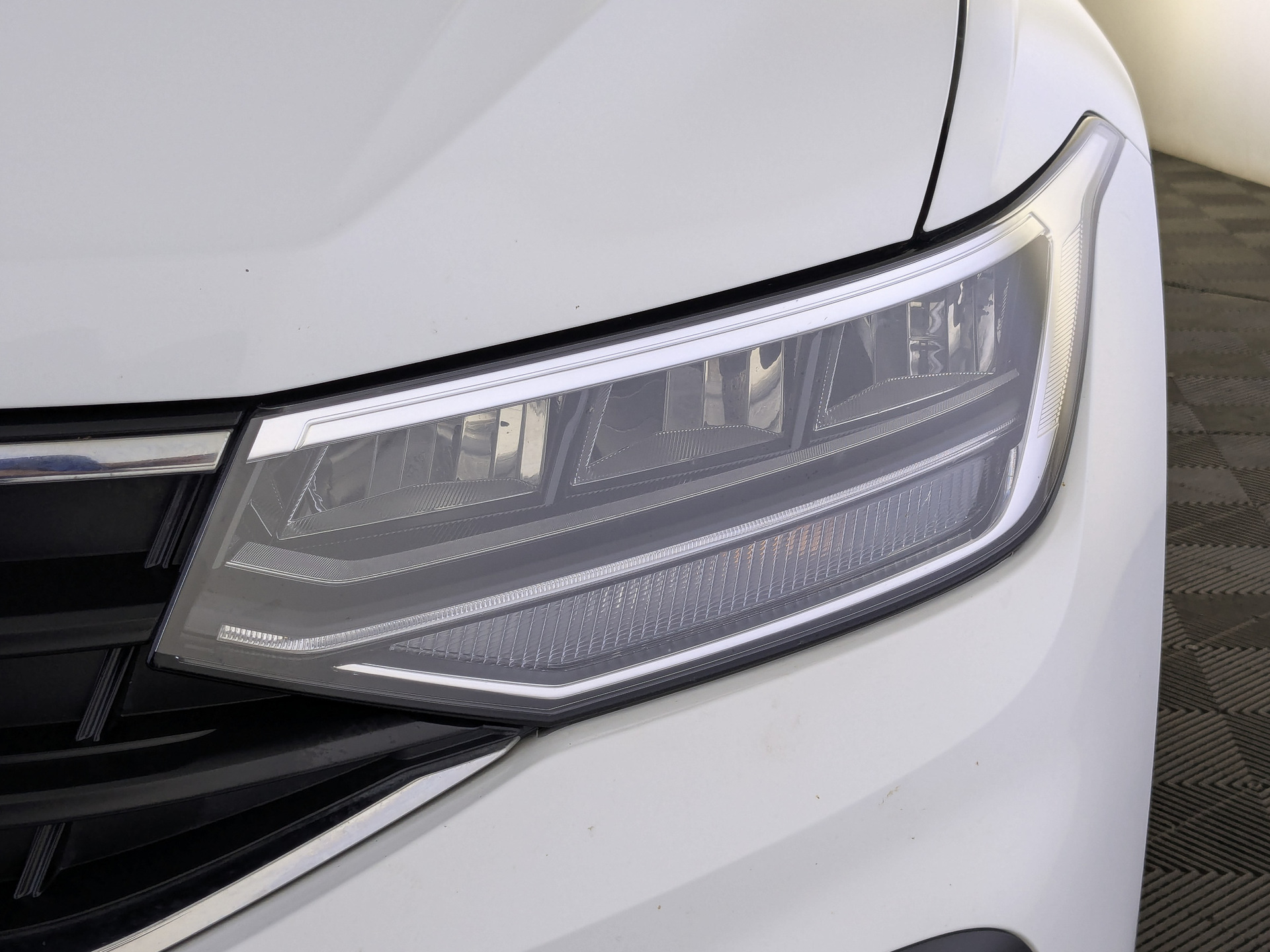 VOLKSWAGEN Tiguan 1.40 (150 л.с), автомат, 2021, пробег 65 878 км