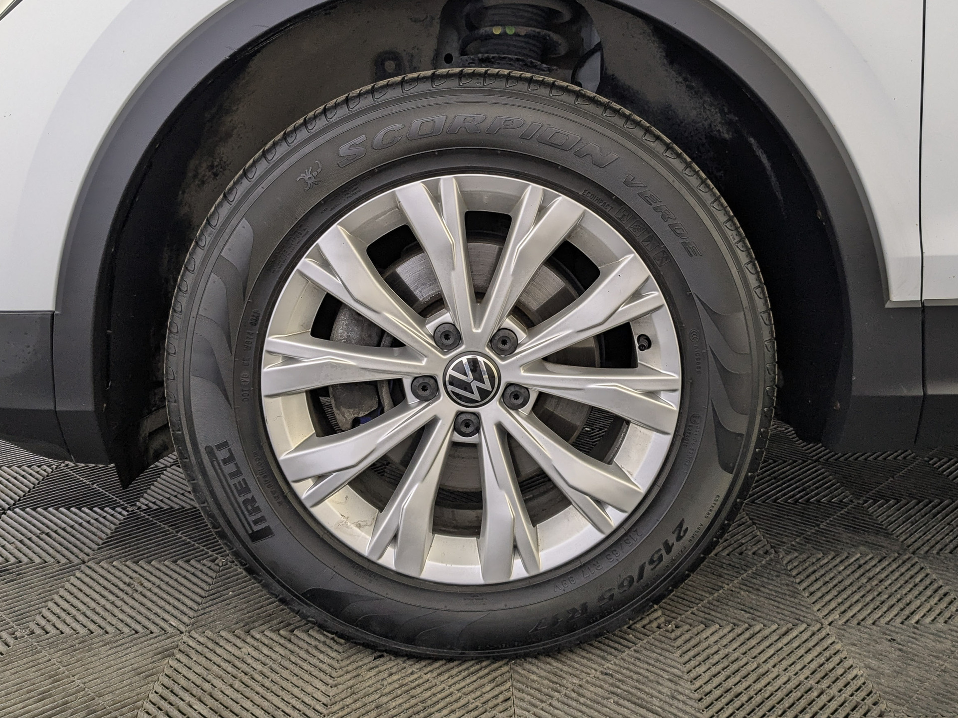 VOLKSWAGEN Tiguan 1.40 (150 л.с), автомат, 2021, пробег 65 878 км