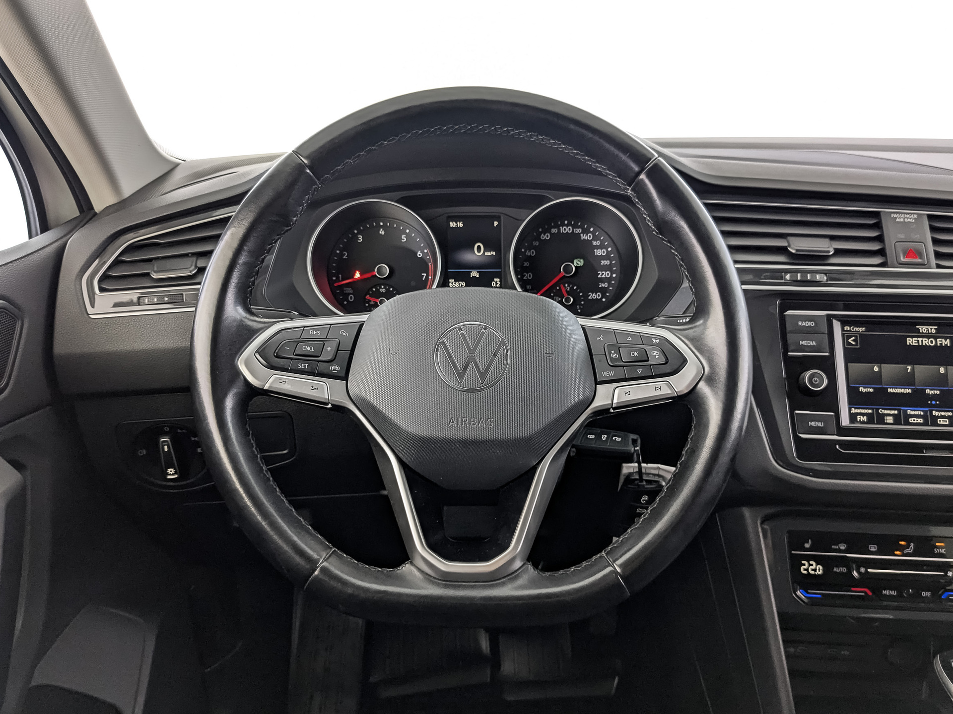 VOLKSWAGEN Tiguan 1.40 (150 л.с), автомат, 2021, пробег 65 878 км