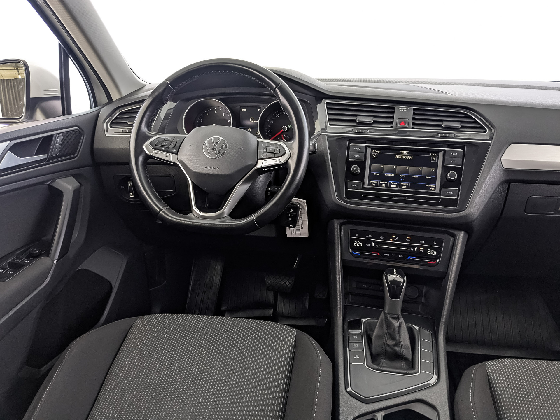 VOLKSWAGEN Tiguan 1.40 (150 л.с), автомат, 2021, пробег 65 878 км