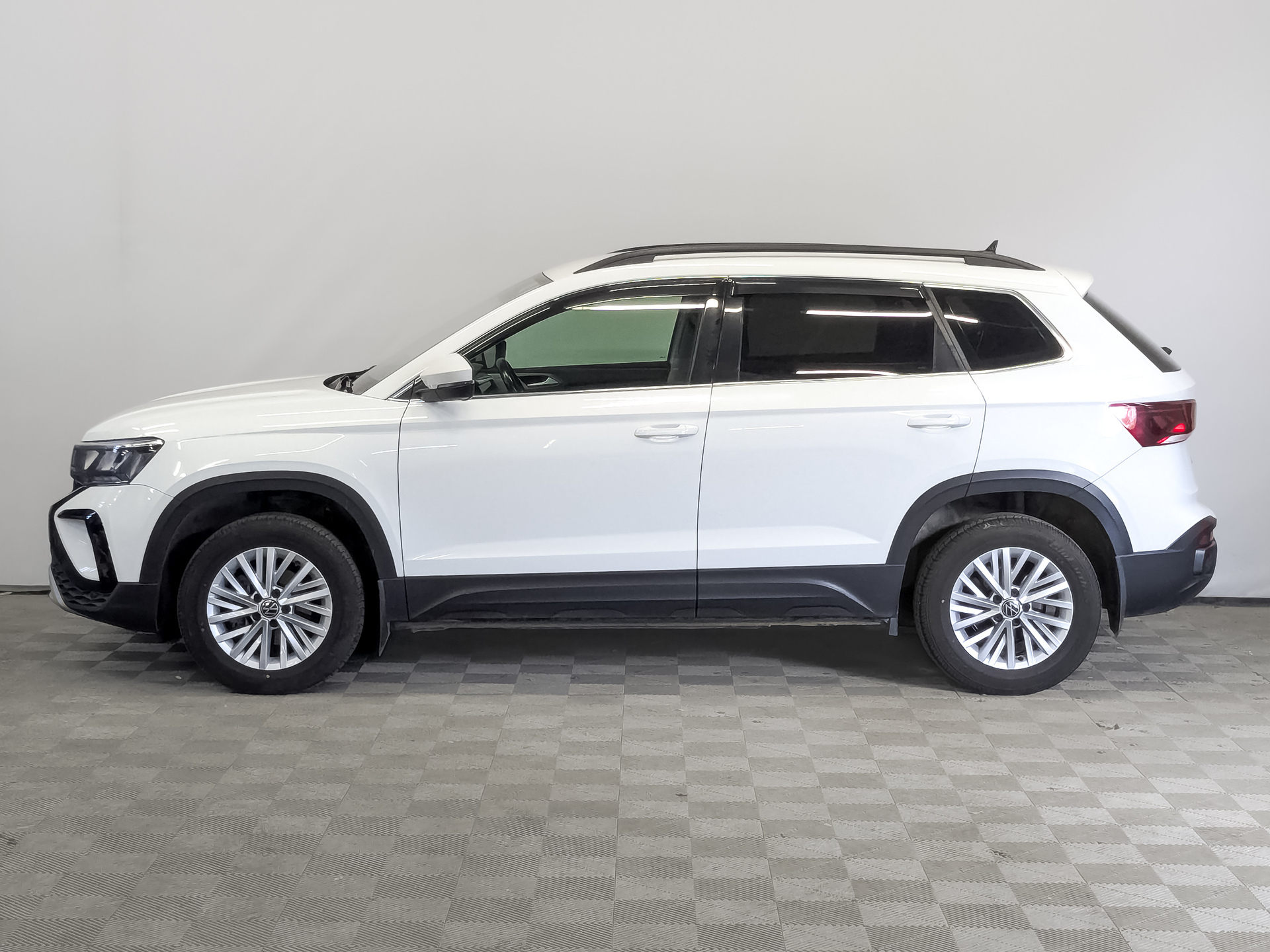 VOLKSWAGEN Taos 1.40 (150 л.с), автомат, 2022, пробег 95 360 км