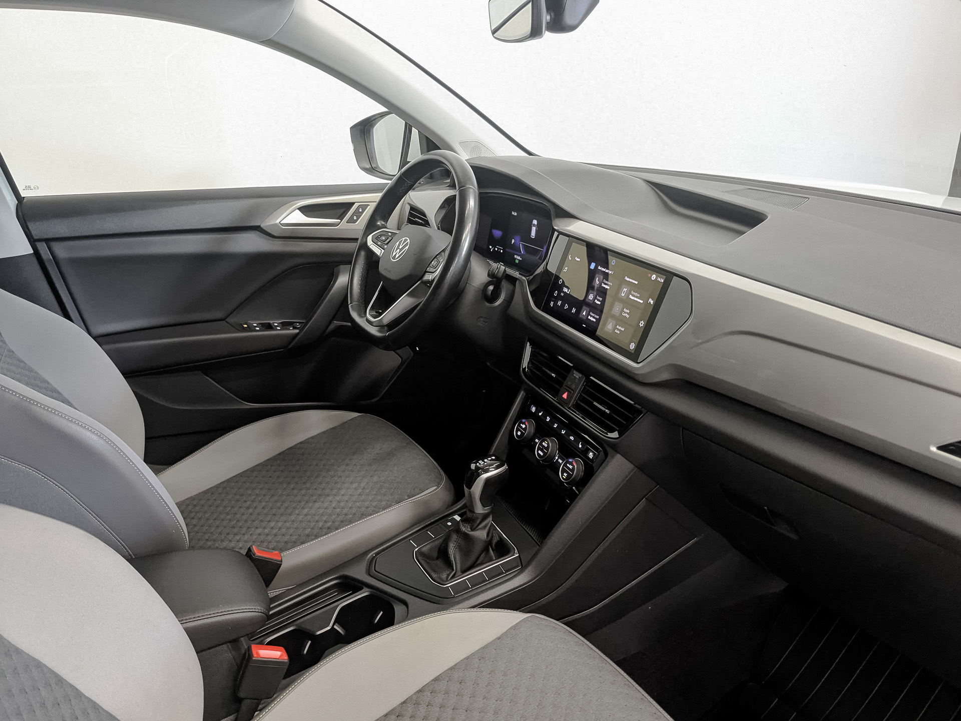VOLKSWAGEN Taos 1.40 (150 л.с), автомат, 2022, пробег 95 360 км