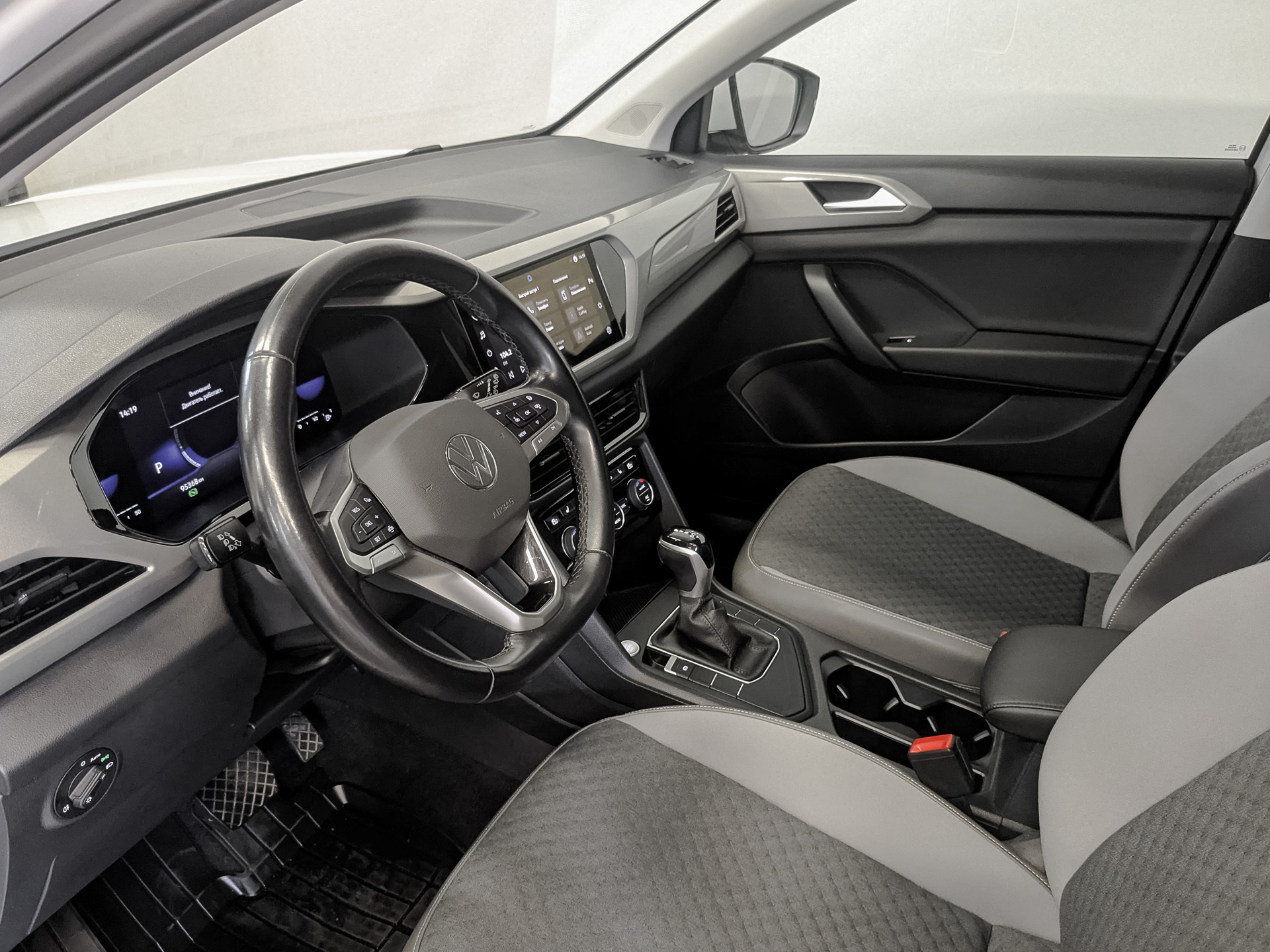 VOLKSWAGEN Taos 1.40 (150 л.с), автомат, 2022, пробег 95 360 км