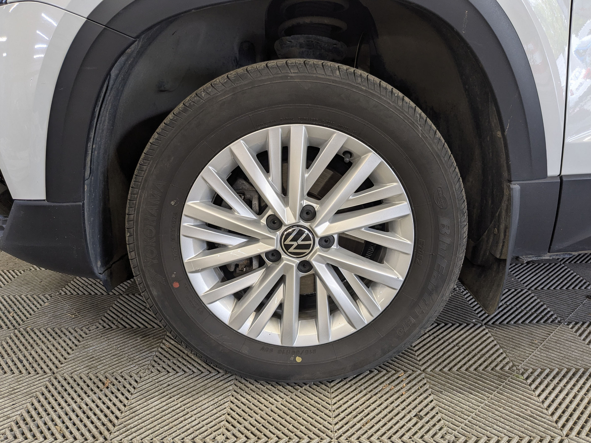 VOLKSWAGEN Taos 1.40 (150 л.с), автомат, 2022, пробег 95 360 км