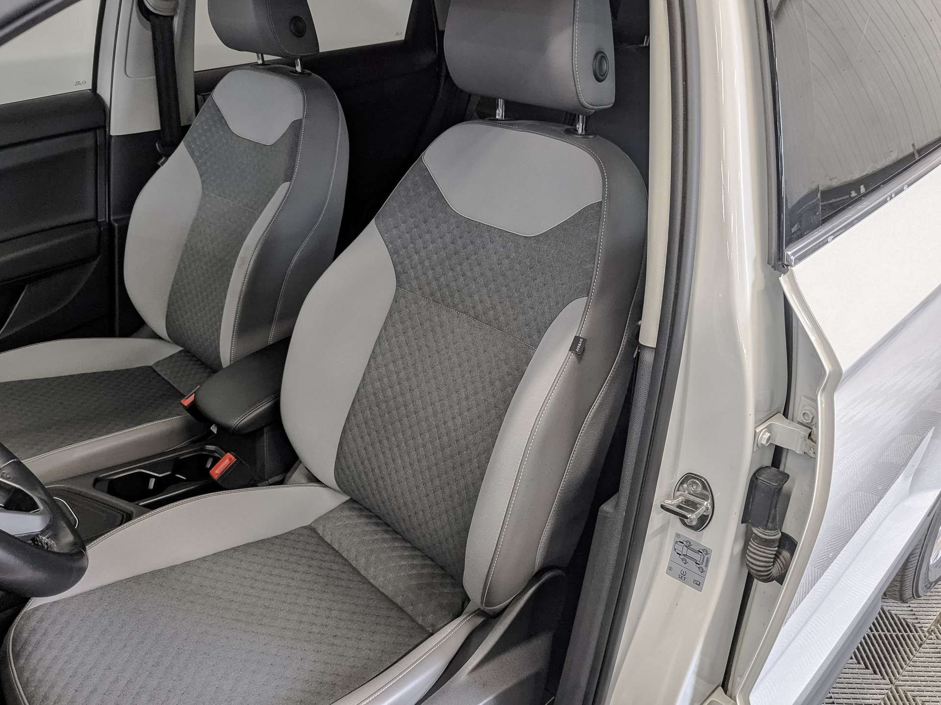 VOLKSWAGEN Taos 1.40 (150 л.с), автомат, 2022, пробег 95 360 км