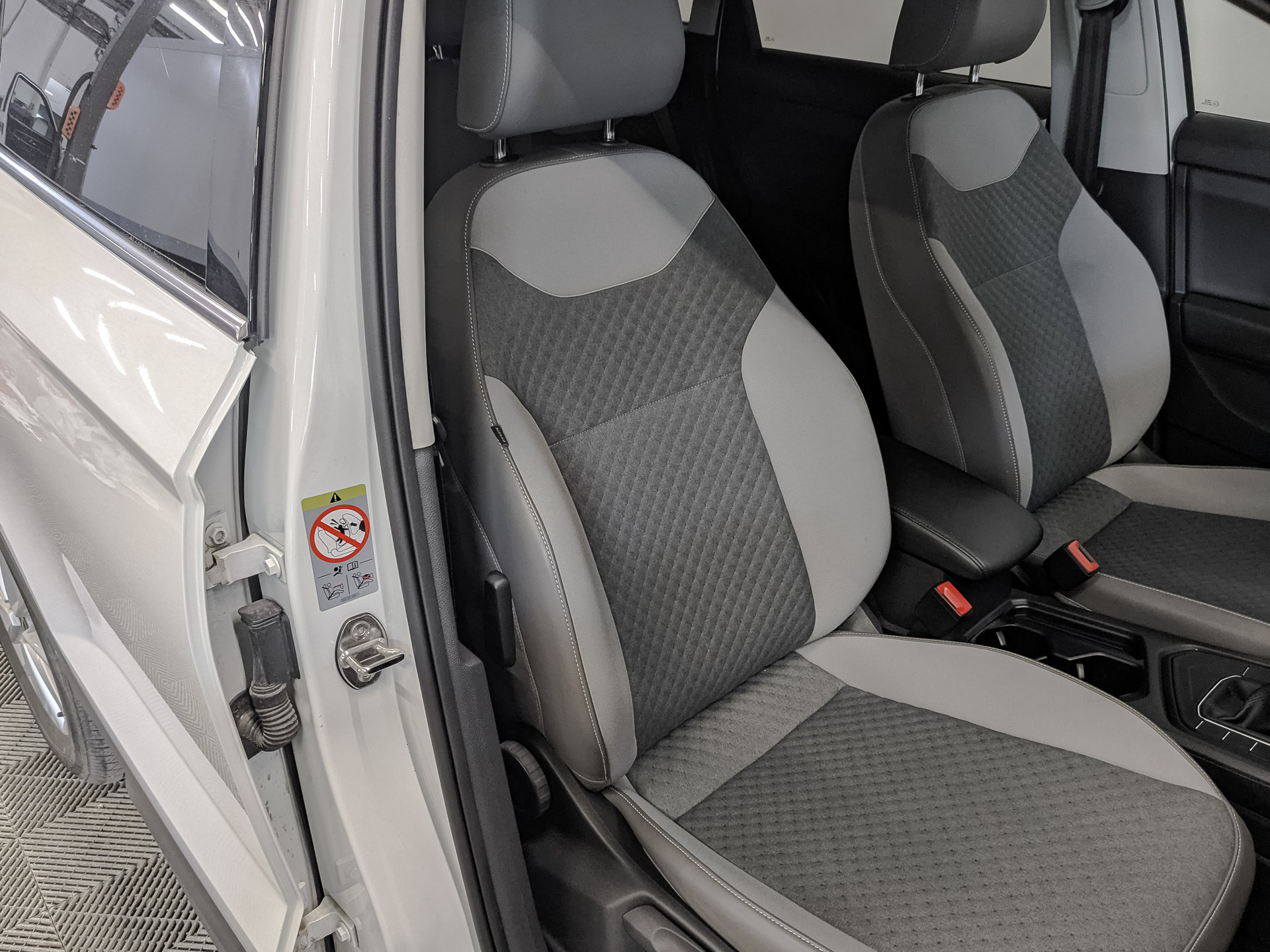 VOLKSWAGEN Taos 1.40 (150 л.с), автомат, 2022, пробег 95 360 км
