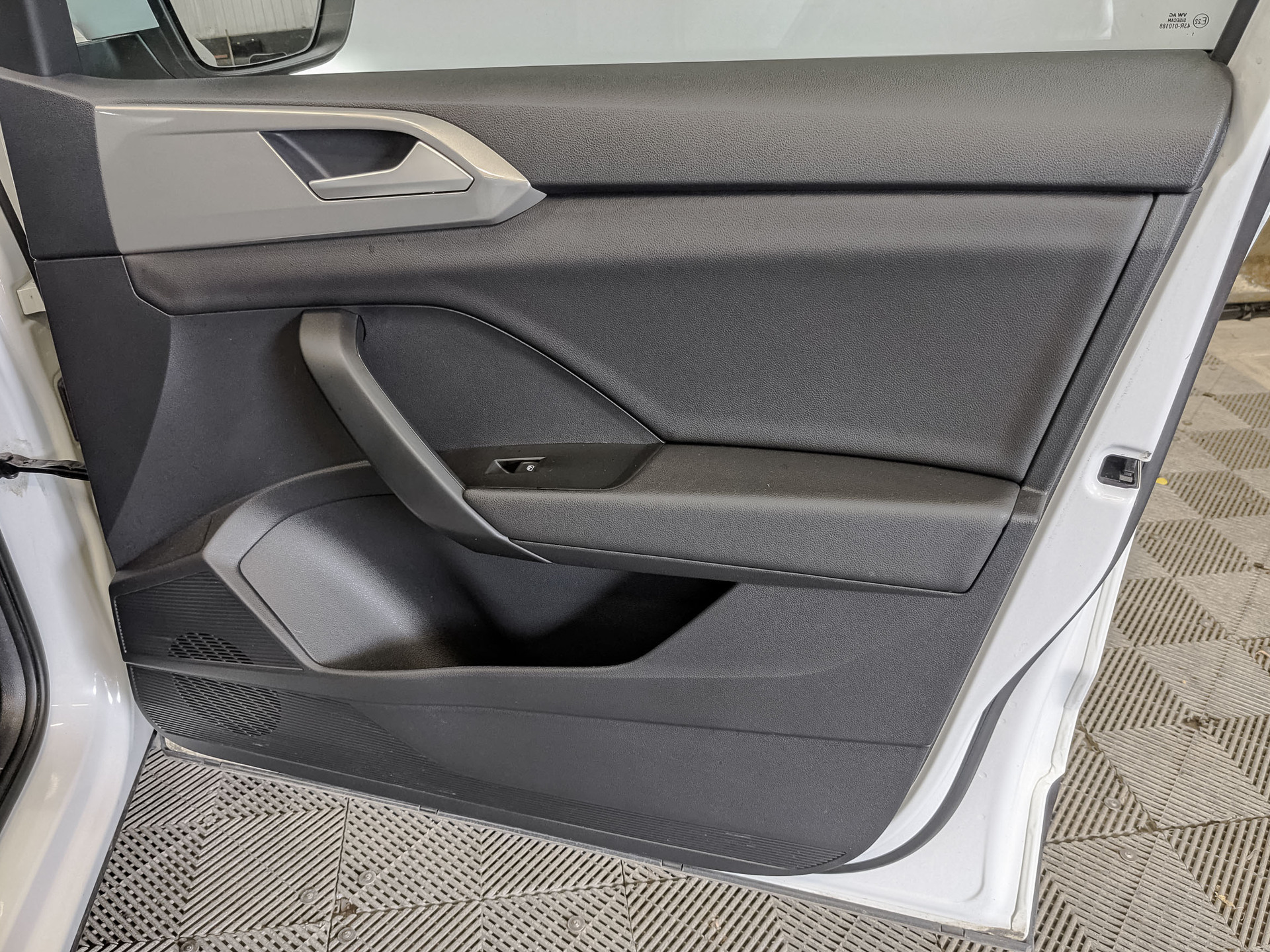 VOLKSWAGEN Taos 1.40 (150 л.с), автомат, 2022, пробег 95 360 км