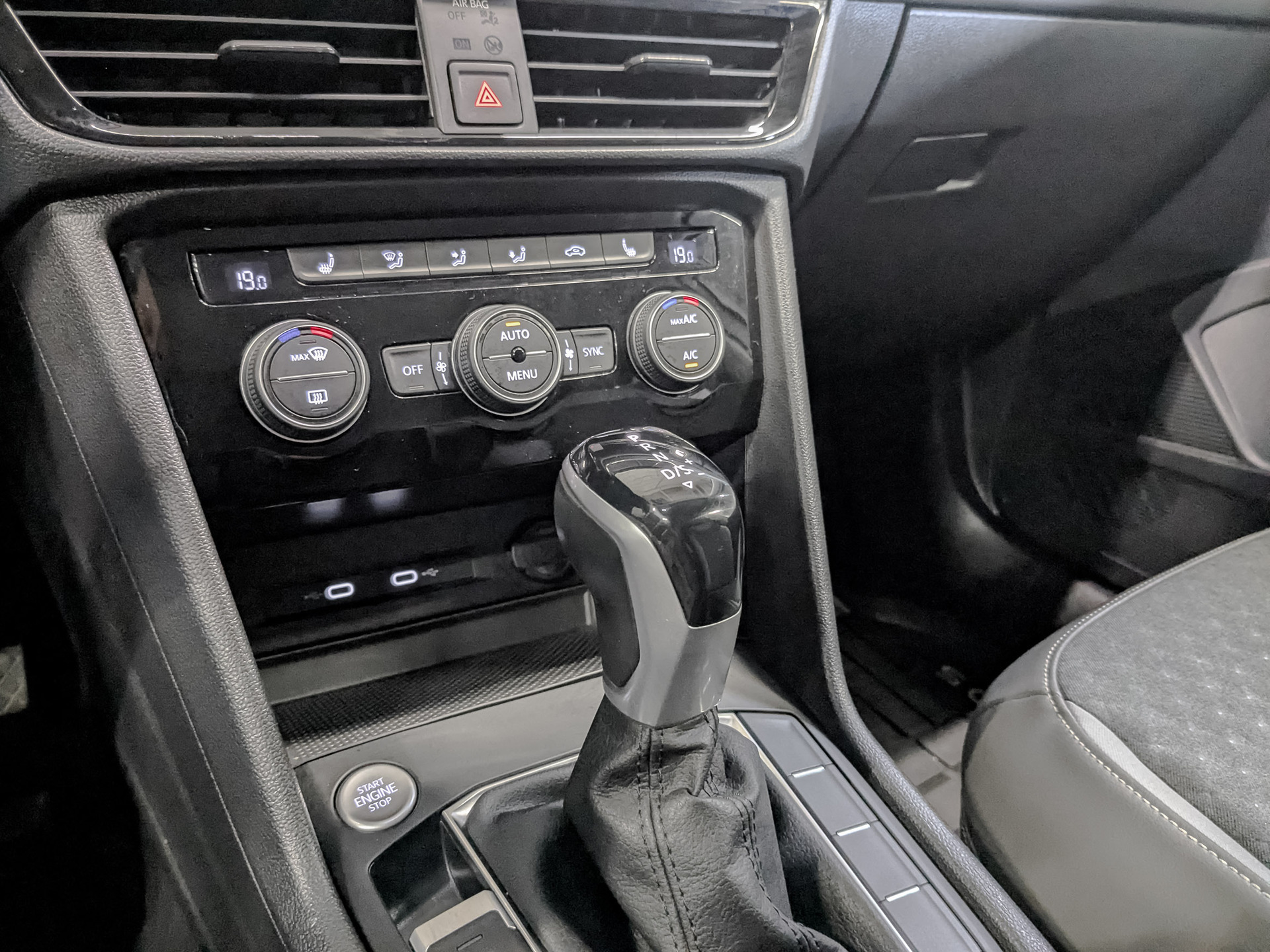 VOLKSWAGEN Taos 1.40 (150 л.с), автомат, 2022, пробег 95 360 км
