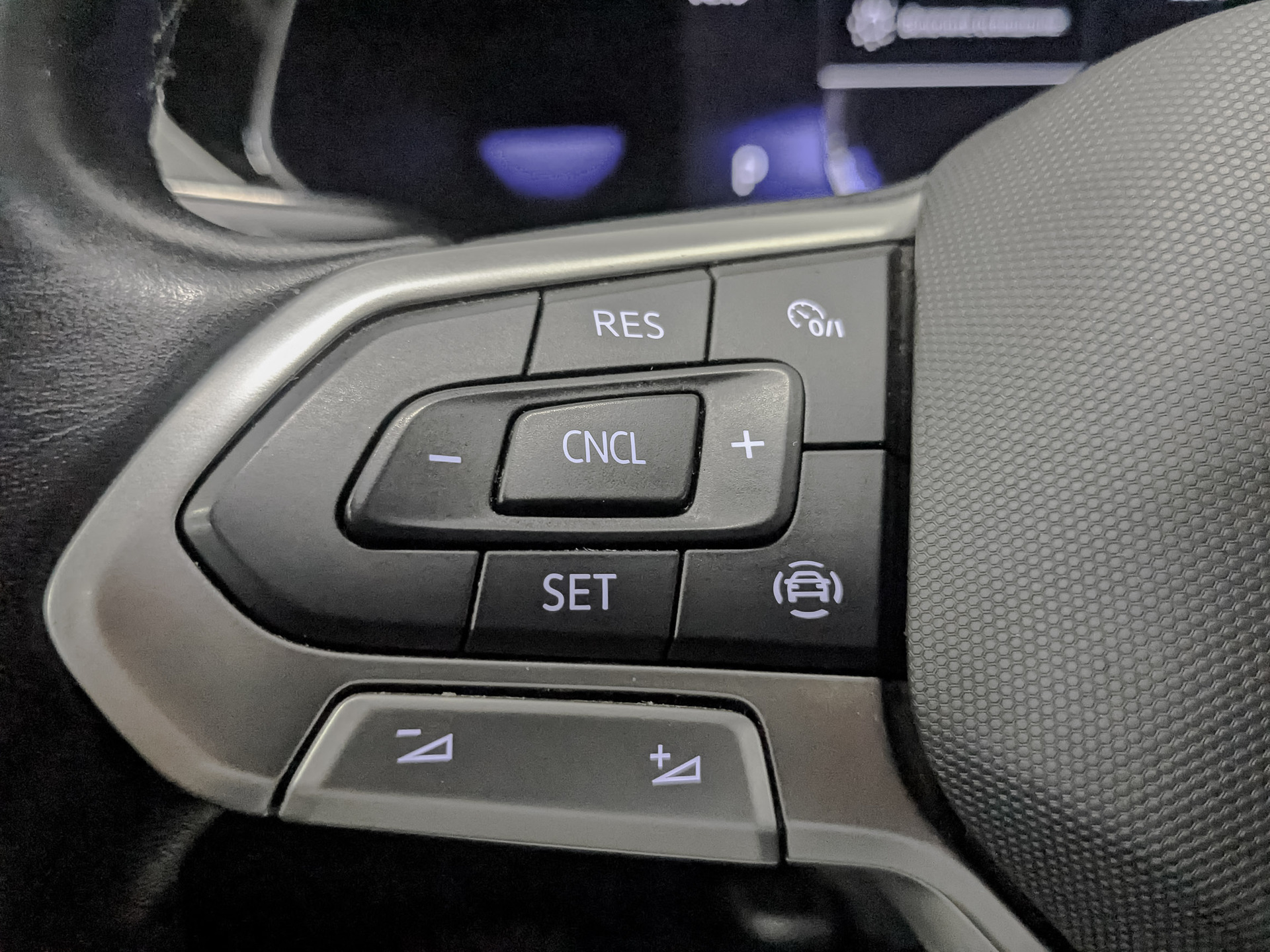 VOLKSWAGEN Taos 1.40 (150 л.с), автомат, 2022, пробег 95 360 км